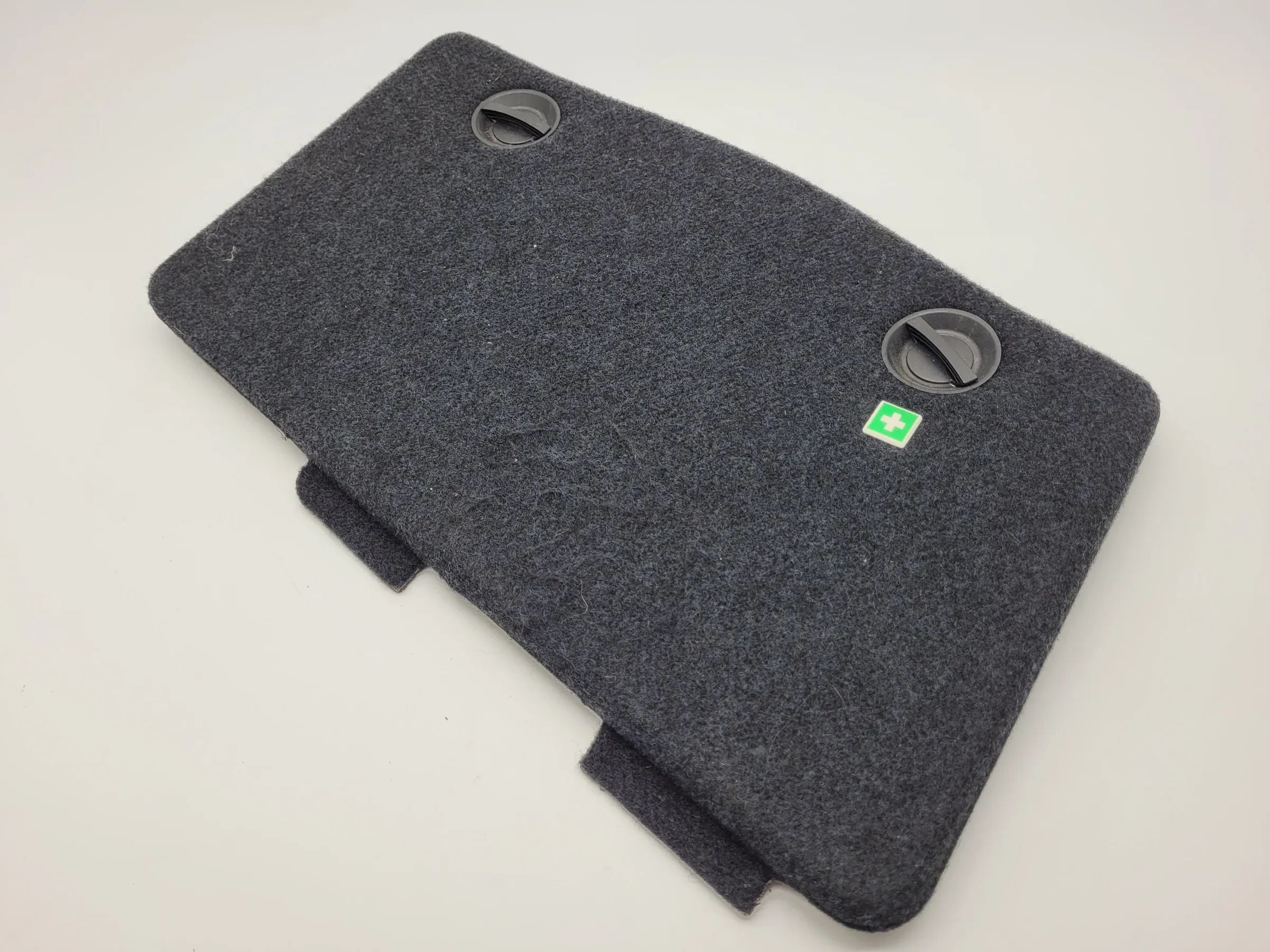 Original Mercedes C-Klasse (W203) Abdeckung Kofferaum Medikit A2036900041