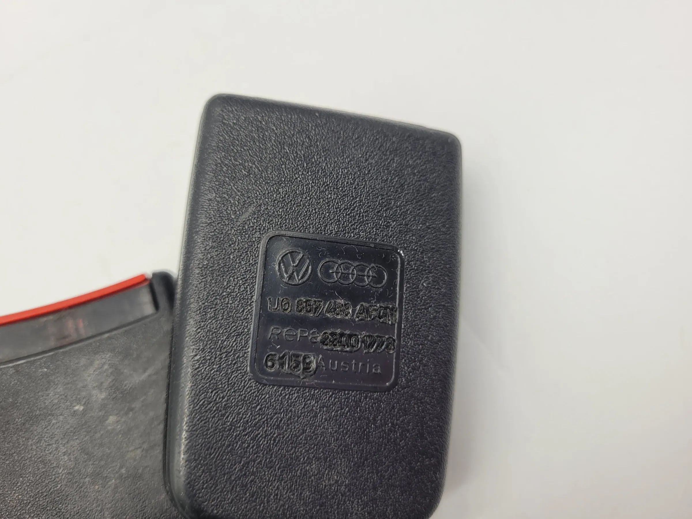 Original VW Golf IV 4 (1J5/1J1) Sicherheitsgurtschloss Hinten Links 1J0857488