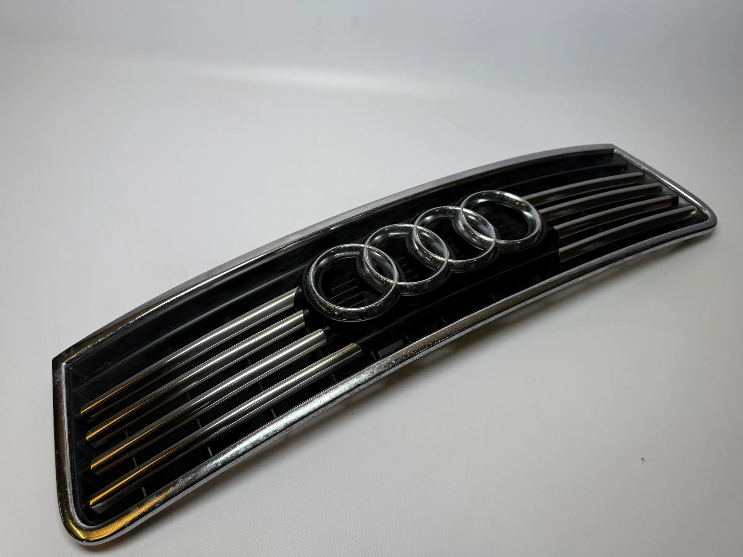 Original Audi A6 (4B5/4B6, 4B2/4B4) front grille 4B0 853 651 F 