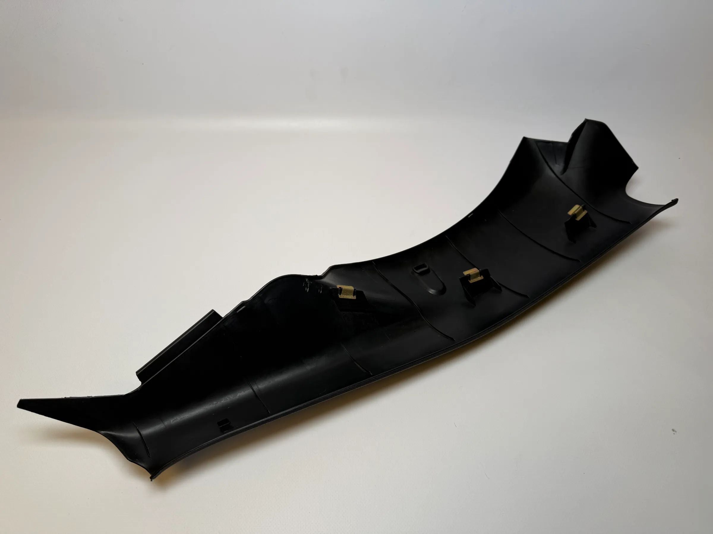 Oryginalna osłona boczna słupka C lewa VW Golf 4 IV 1J4 867 767 A