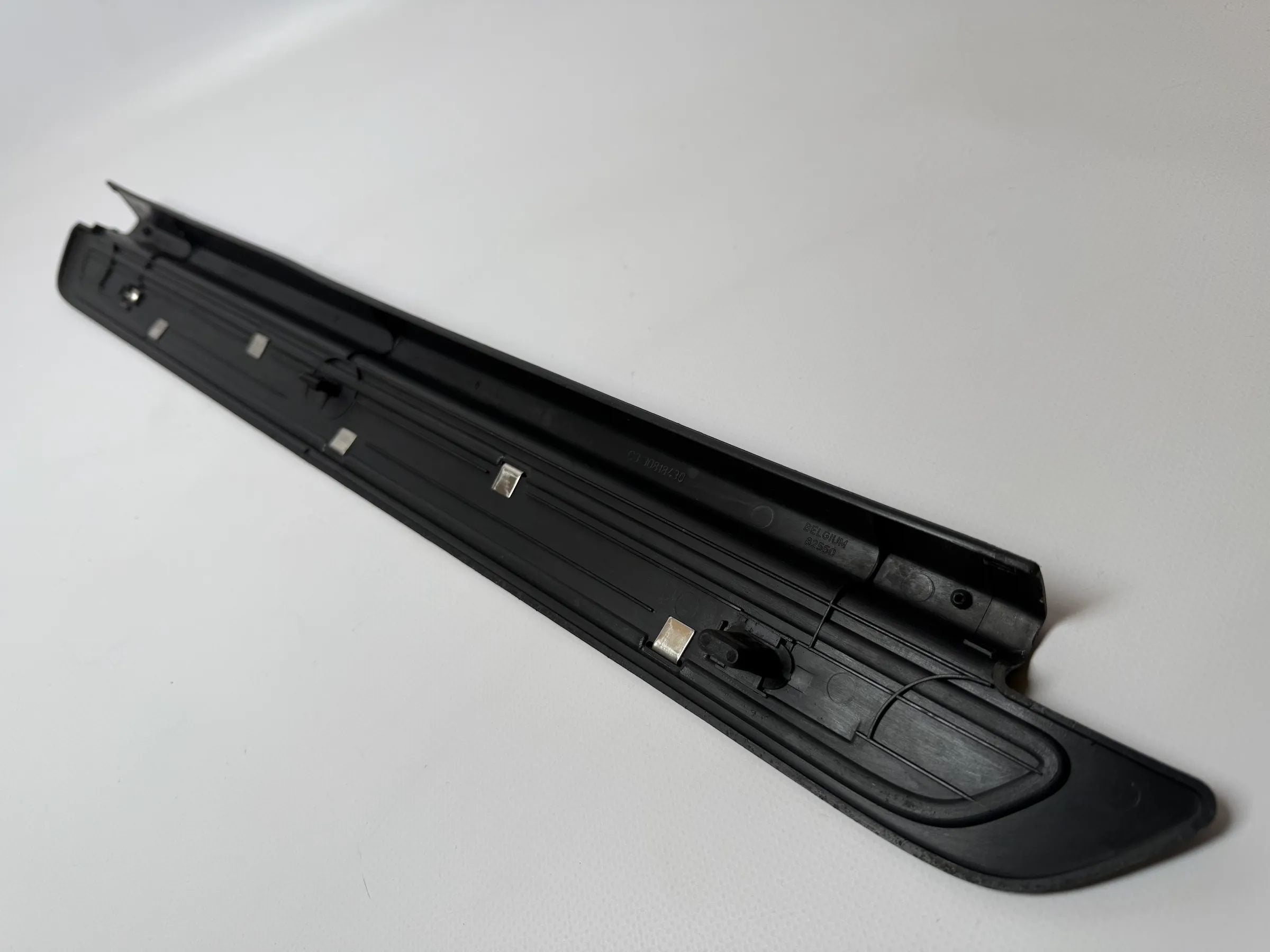 Original Volvo V40 door sill trim right front C1/C2/C3 30818-422/426/430 