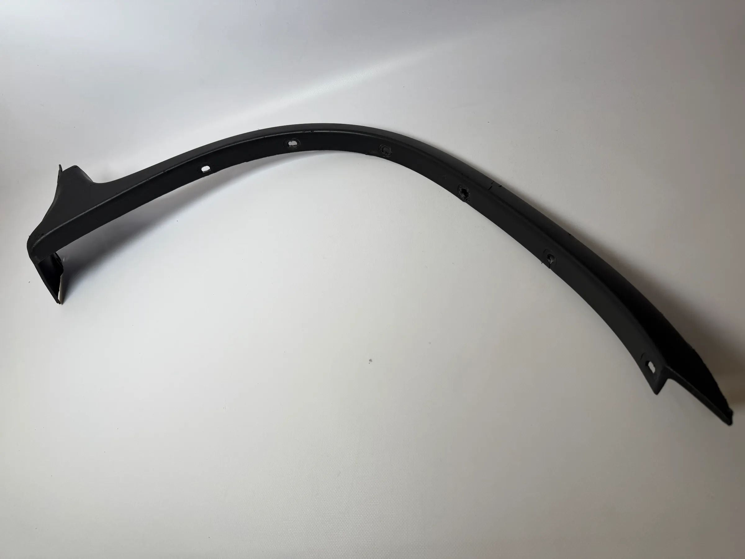Oryginalna osłona nadkola tylna prawa BMW X5 E53 czarna 8408704 RH