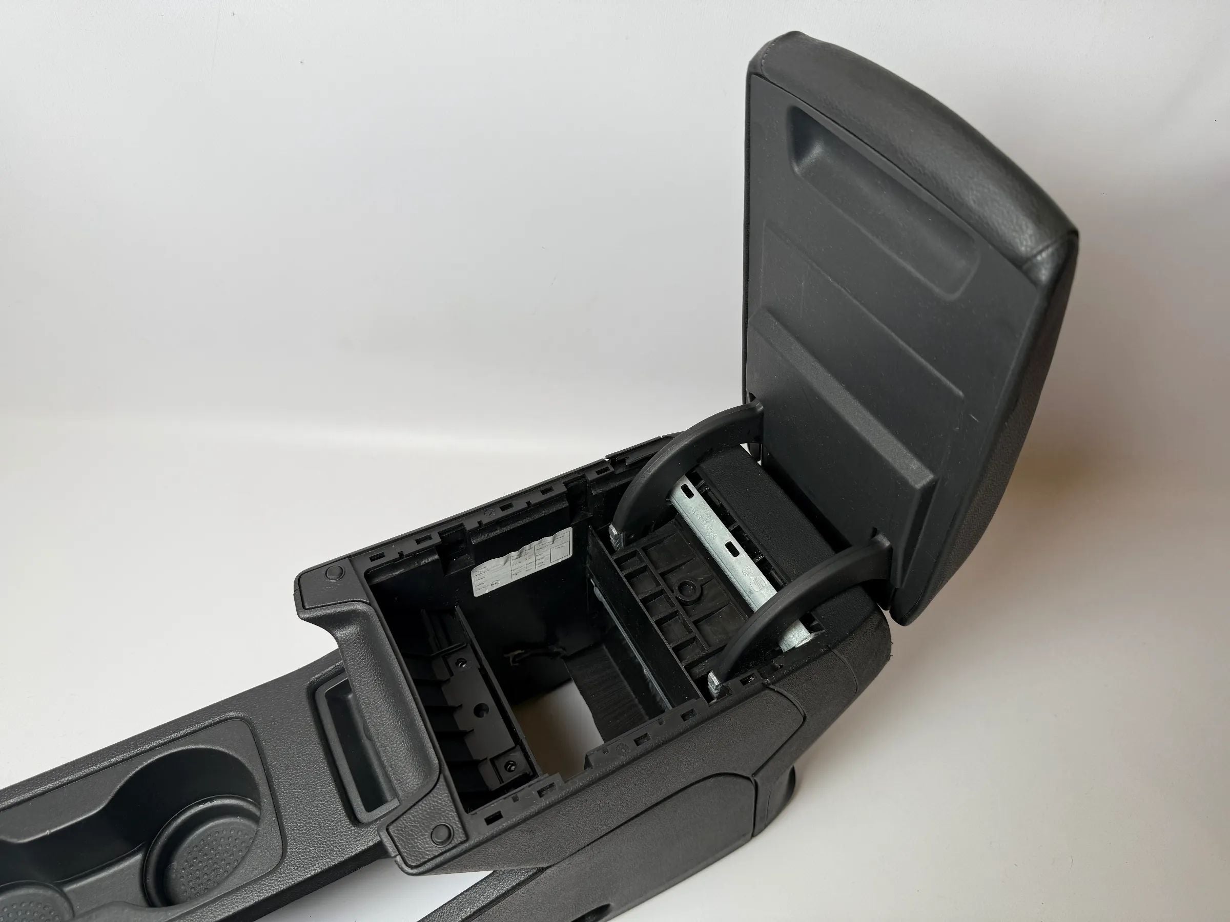 Oryginalna konsola środkowa schowek Seat Leon III 3 (5F) 5F0 863 243 / 241