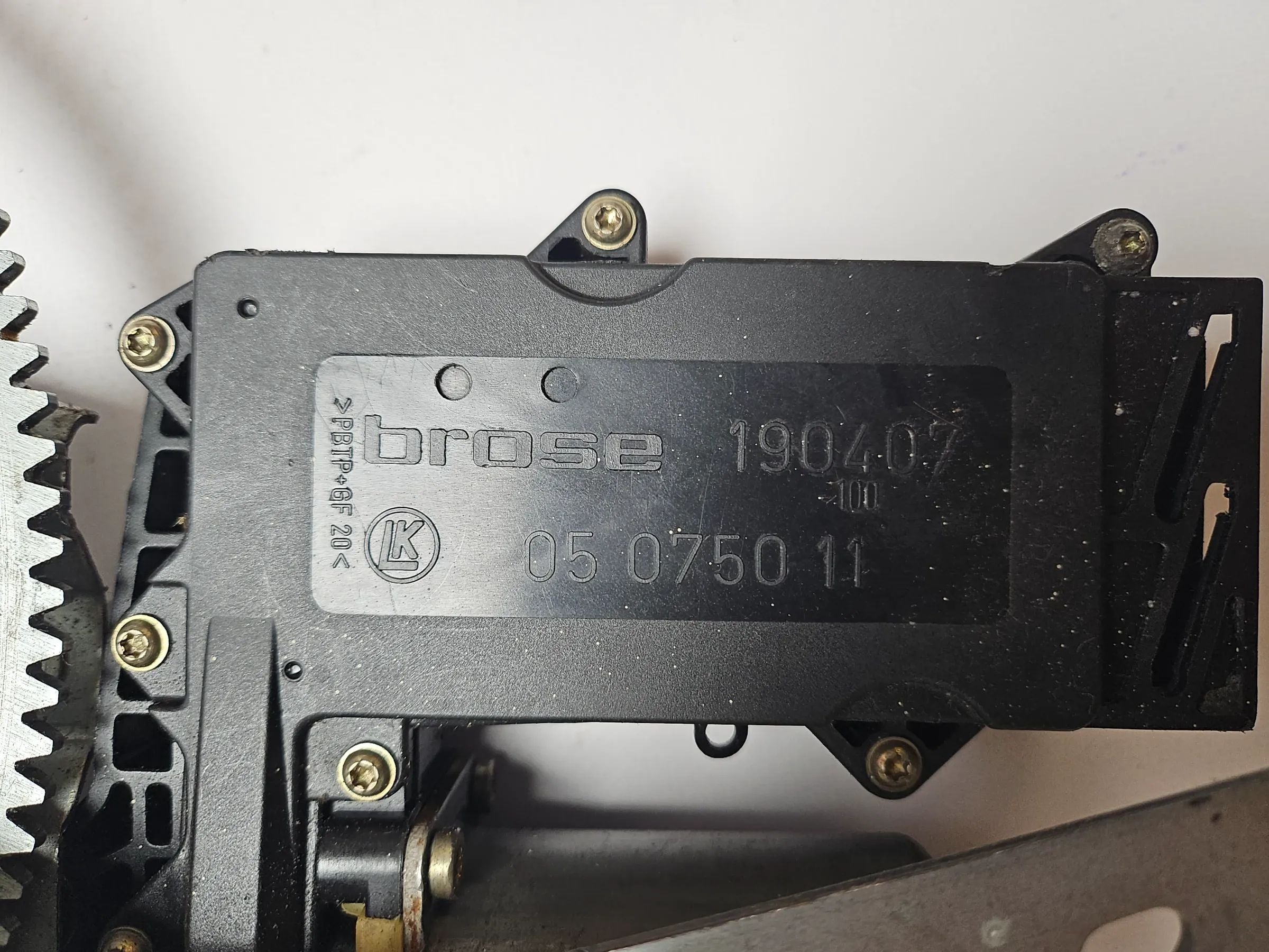 Oryginalny VW GOLF III CABRIO (1E7) Elektryczna Podnośnik Szyby Prawy Tył 1E0847272C