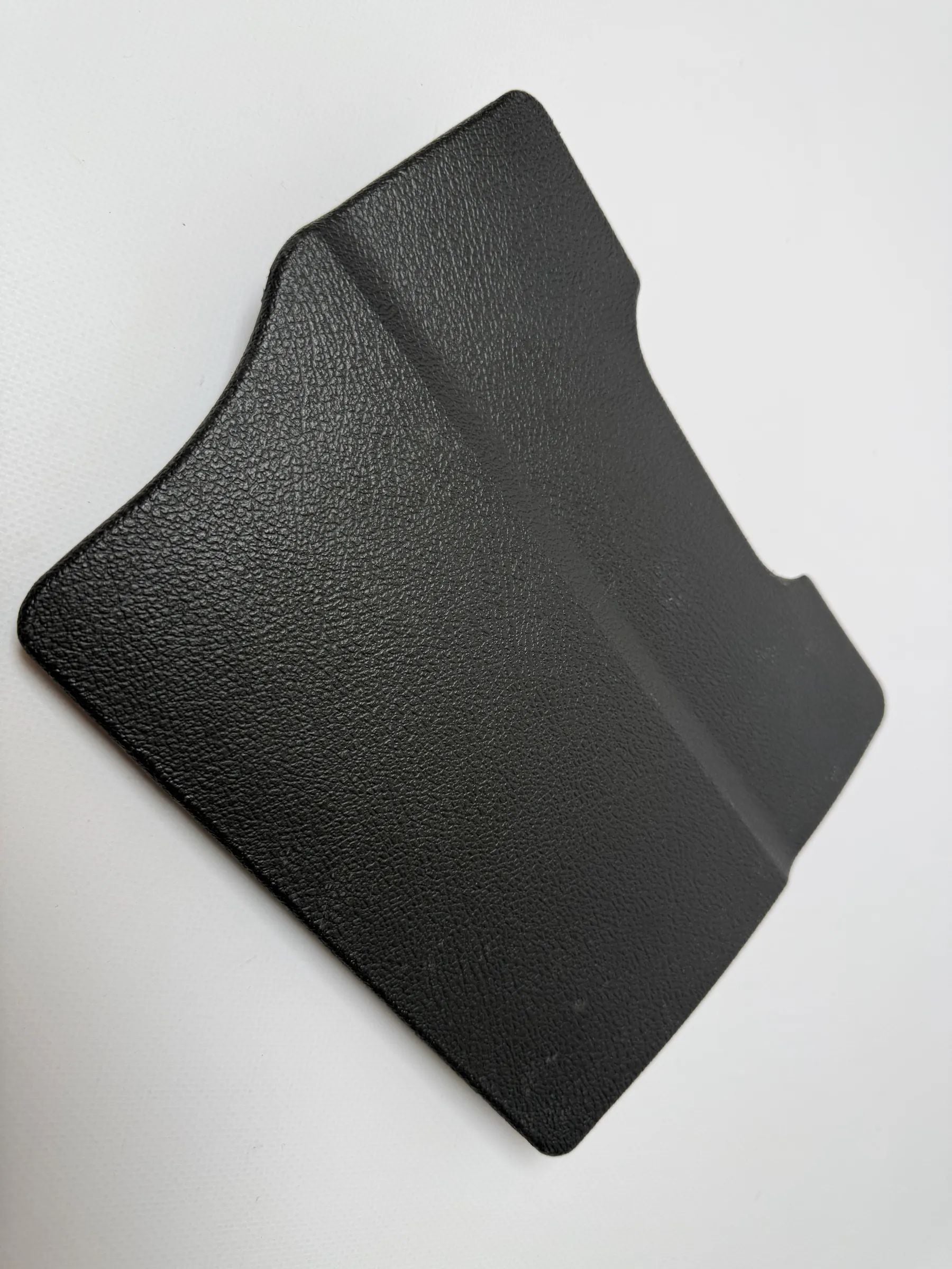 Оригинальная крышка блока предохранителей Опель Зафира А 90590741LHD / 330188061