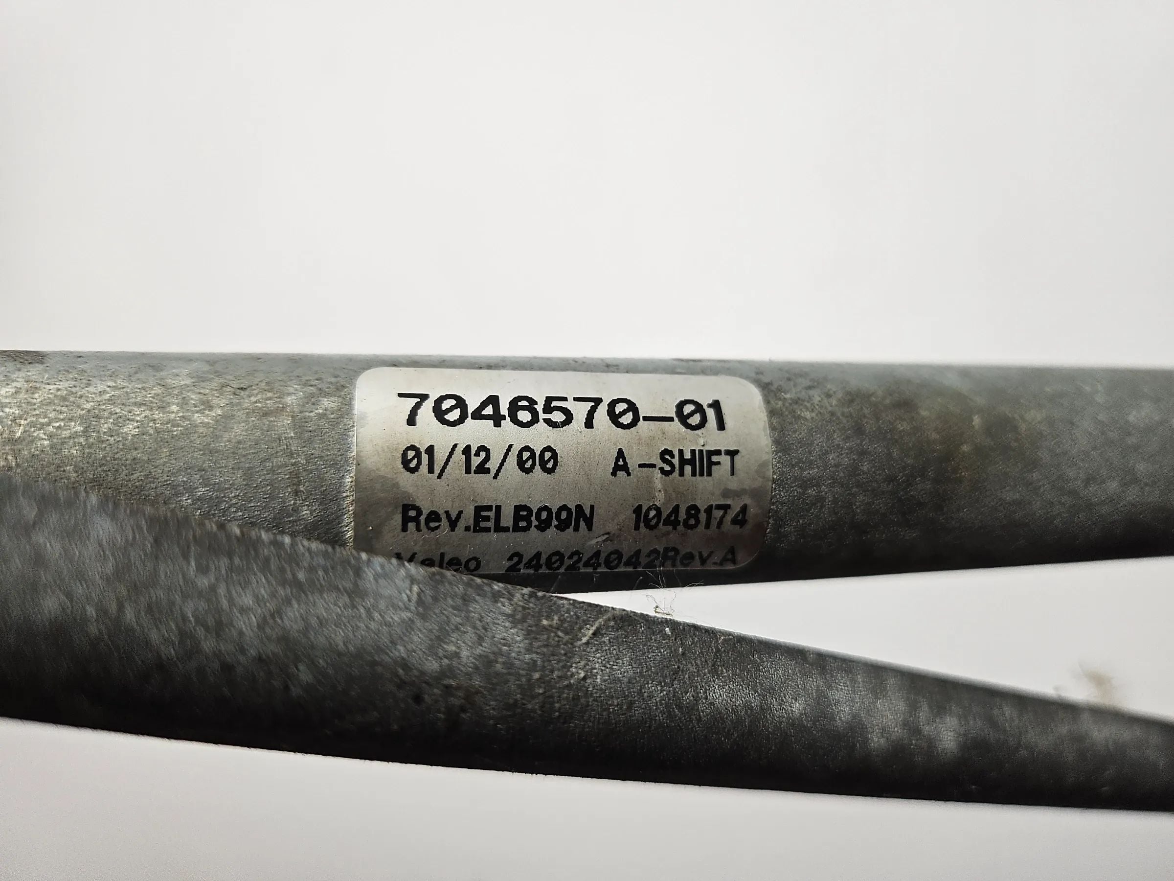 Original BMW X5 E53 wiper linkage front 7046570-01