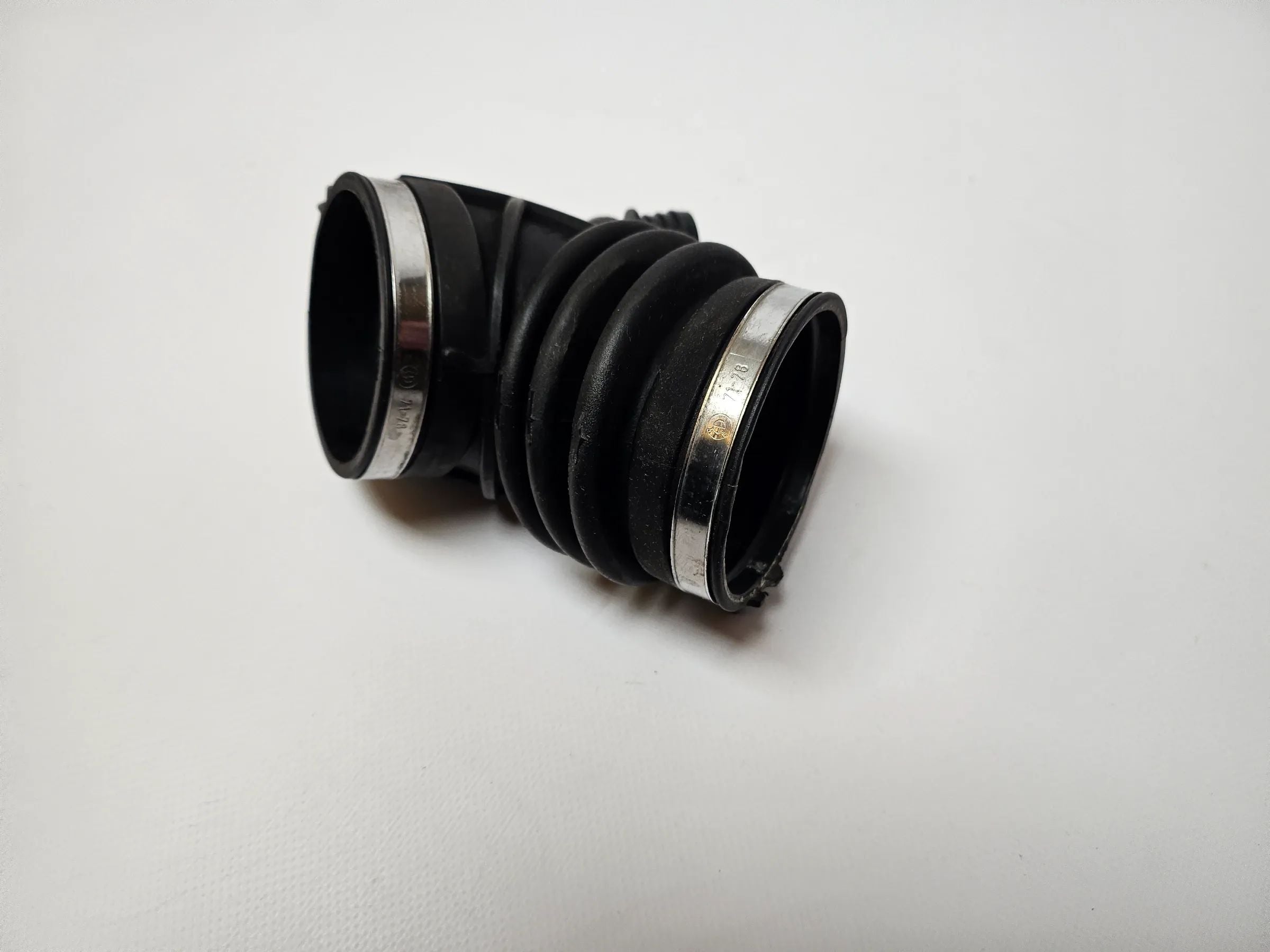 Oryginalny przewód dolotowy BMW 3er E36 E46 318i 87KW 1437355