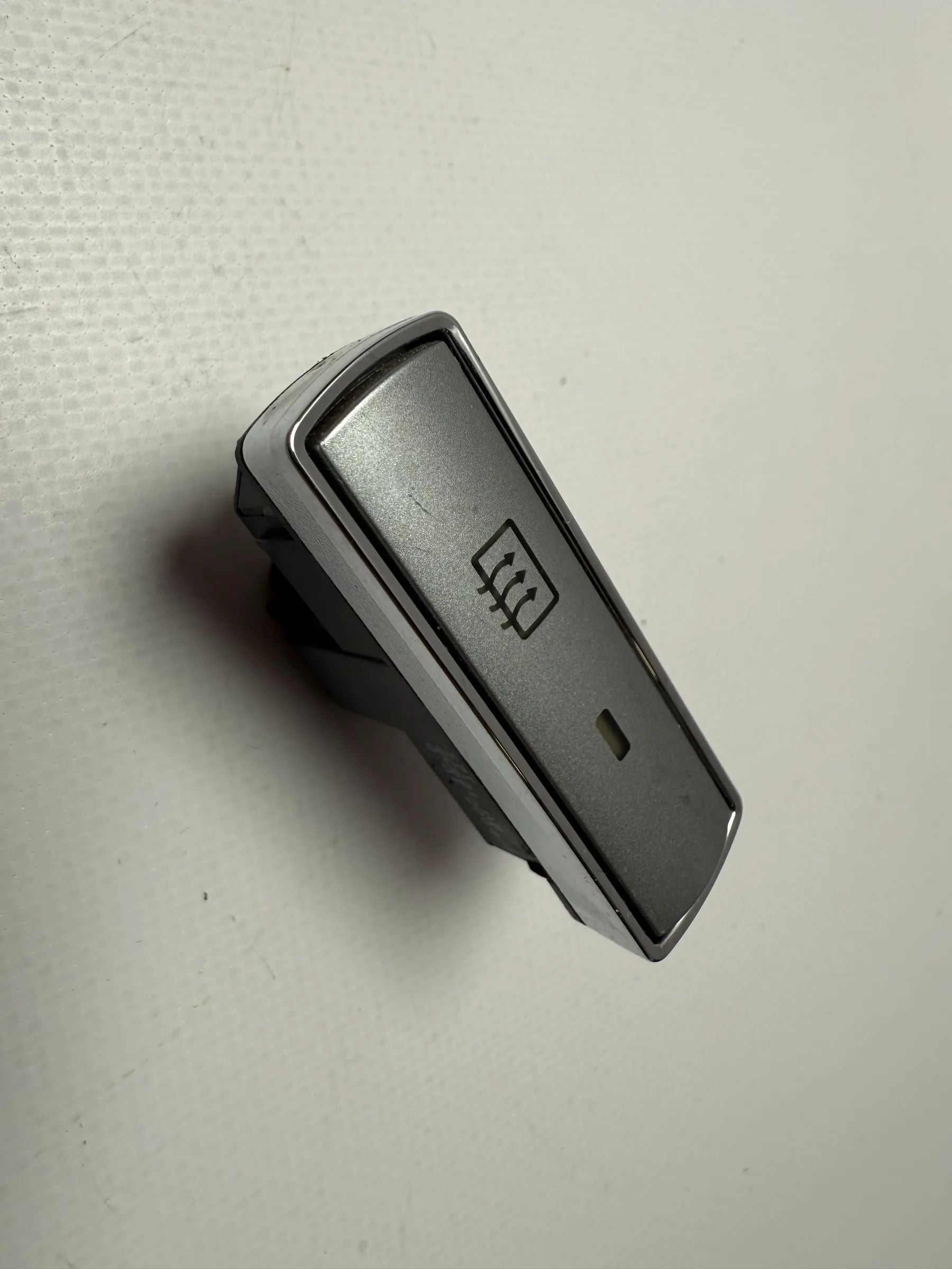 純正Ford モンデオ MK3 B5Y/B4Y/BWY リヤウインドウヒーター スイッチ 4S7T18C621AB