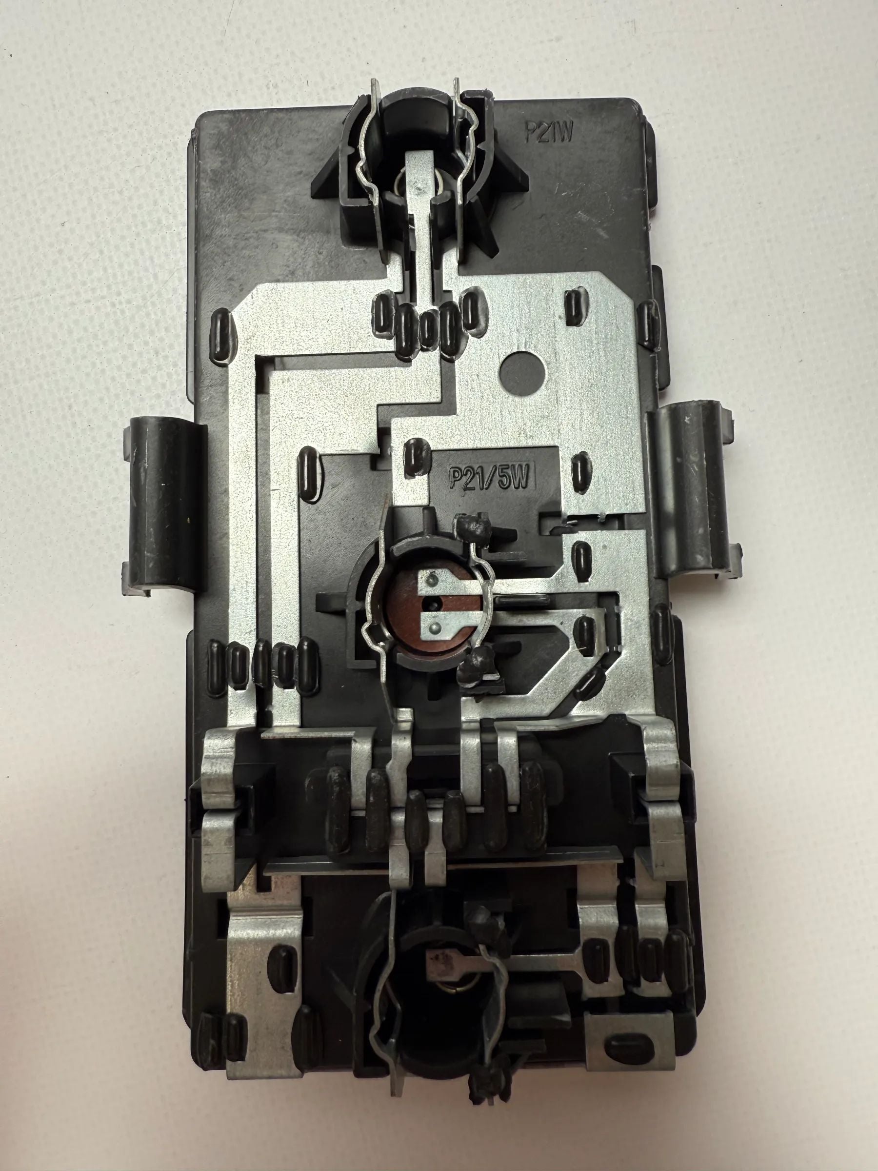 Oryginalny uchwyt lampy tylnej Renault 19 Phase II/III Cabrio (D53/853) 141339