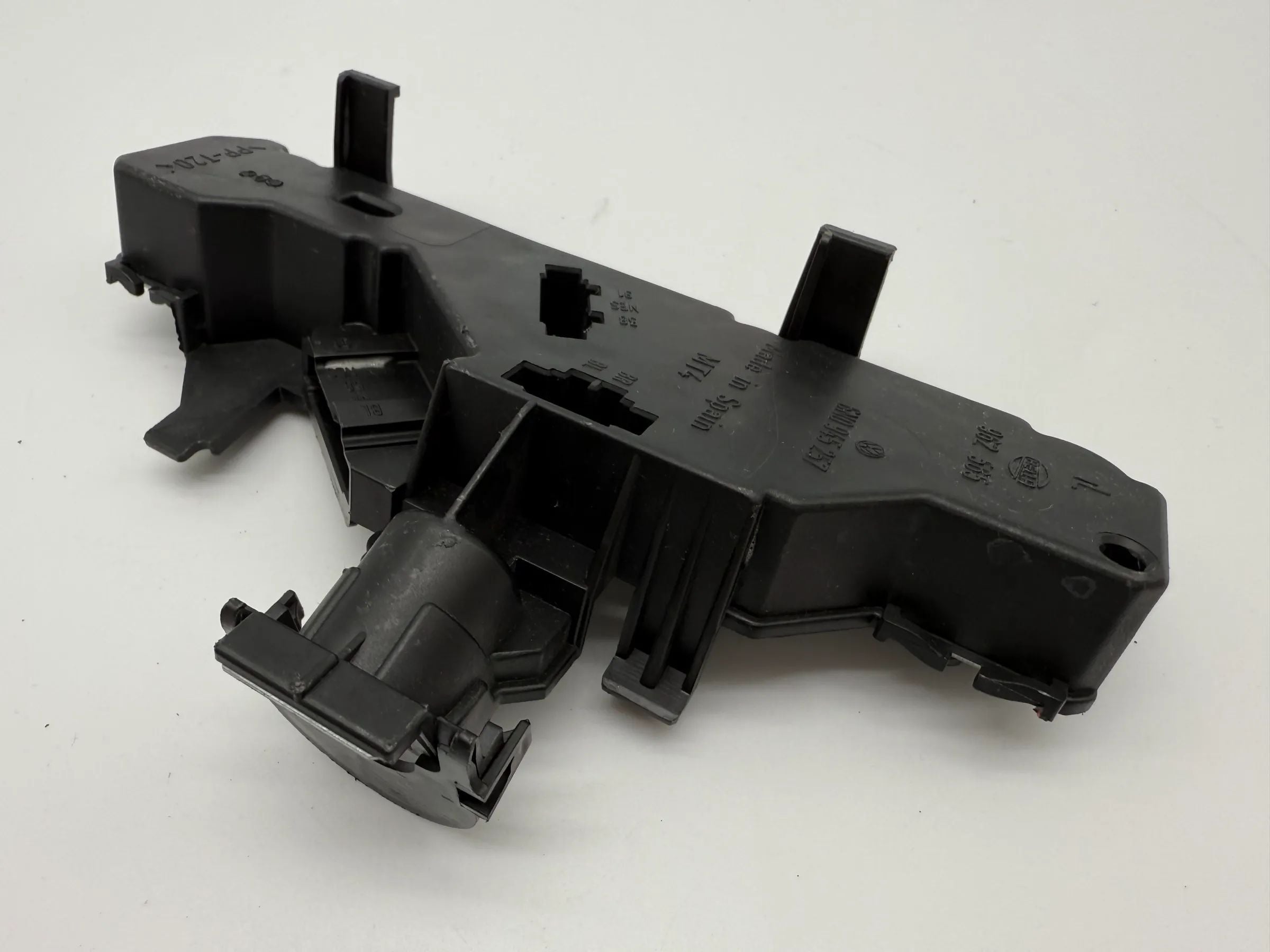 Oryginalny uchwyt lampy tylnej VW Polo 6N/6KV lewy 6N0 945 257 / 962 565