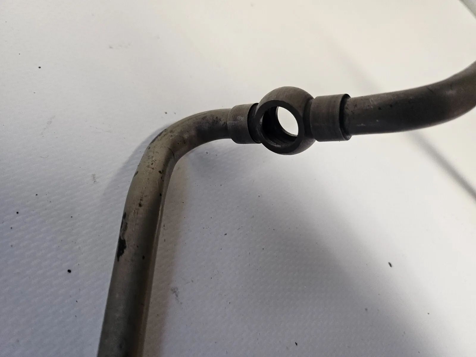 GENUINE VOLVO ENGINE CODE D4204T9 TURBOCHARGER OIL LINE