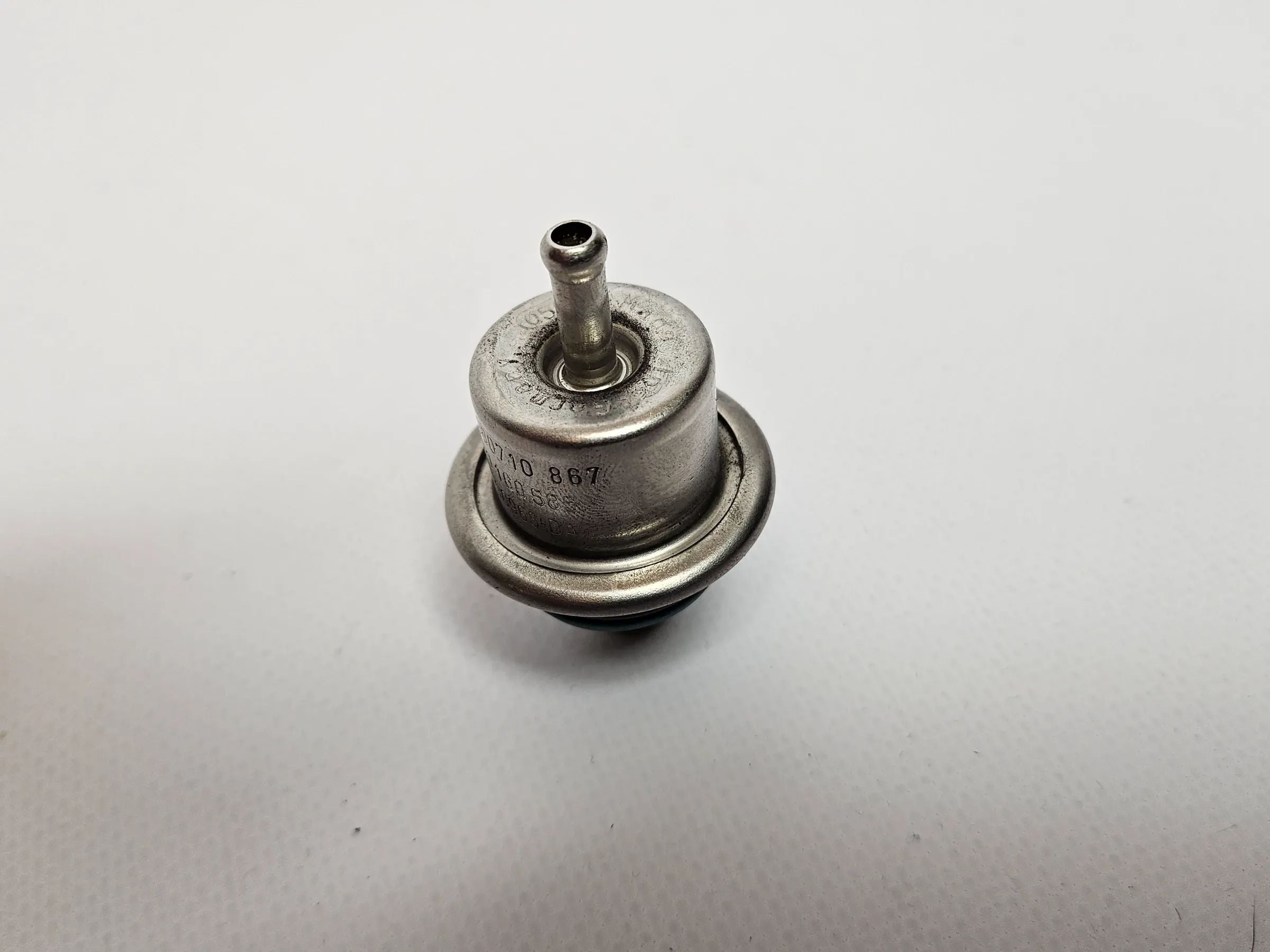 Ford Fiesta 4 KA RBT 1.3i fuel pressure regulator pressure regulator 0280160585 96MF9C968DA 