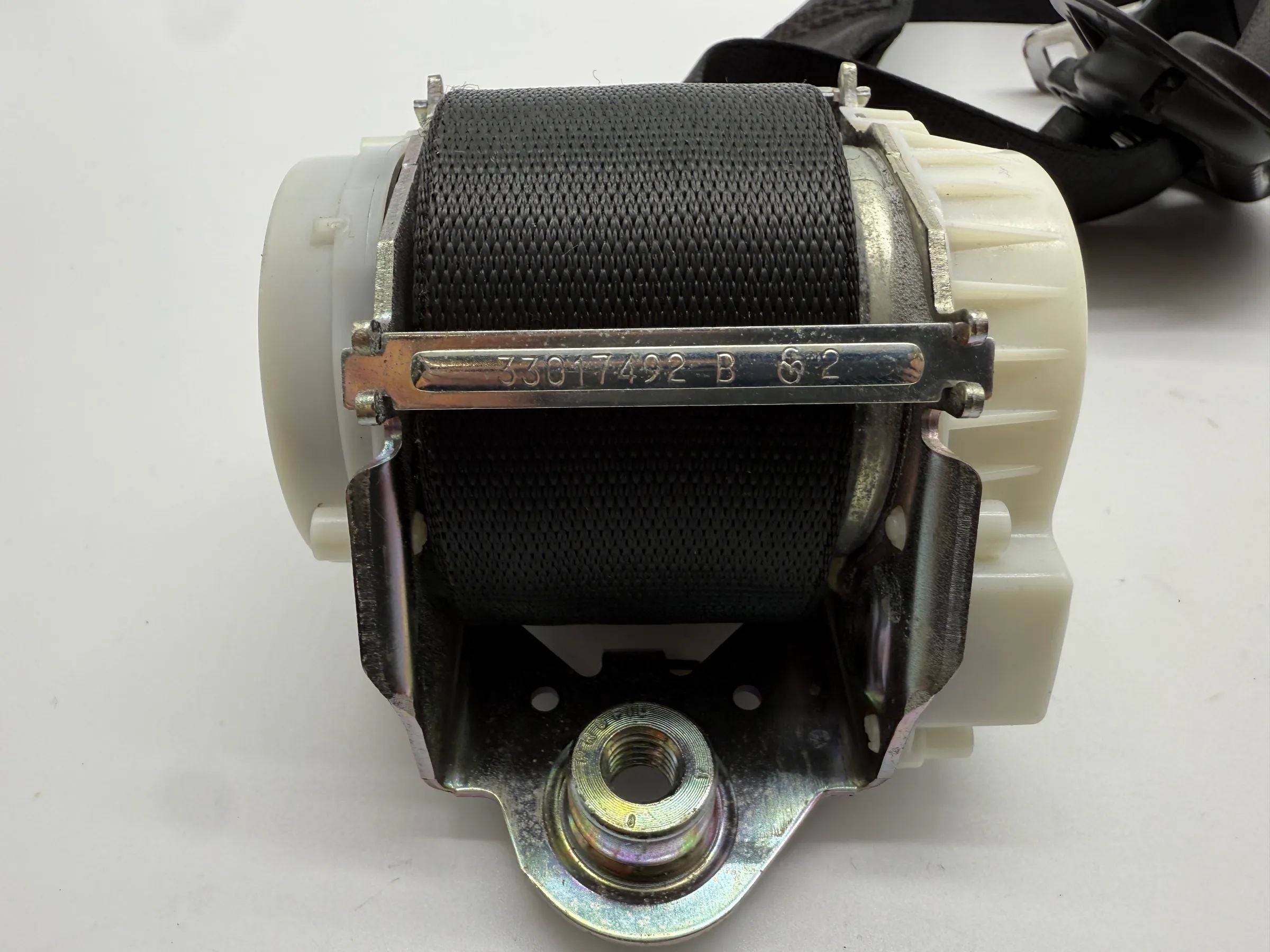 Orijinal BMW 116i (E81,E87,E90/E91) Ön Sağ Emniyet Kemeri 330598492