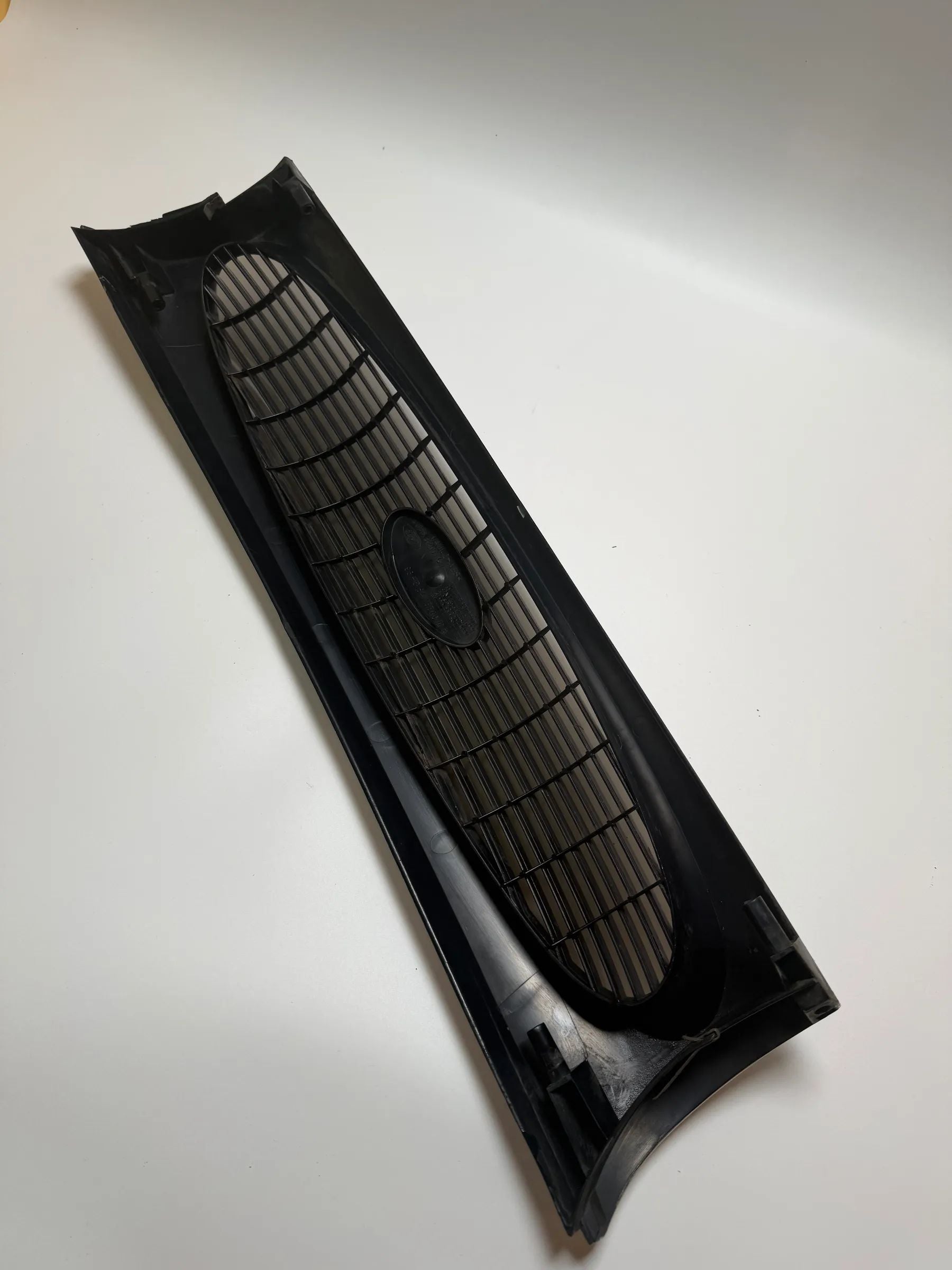 Calandre Grille Avant 96FB-8200-ACW Ford Fiesta Courier 1997 J5S