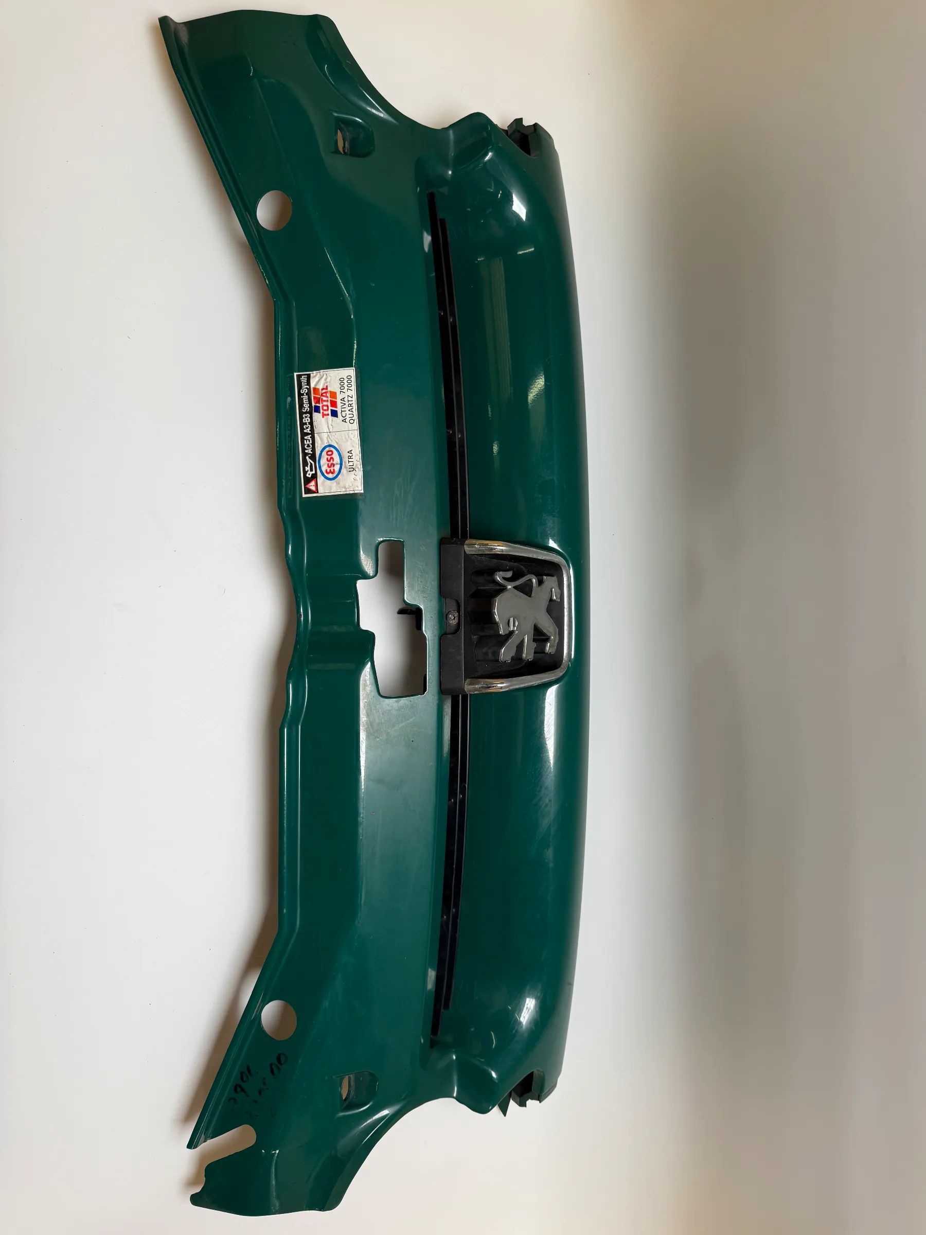 เปอโยต์ Partner 96-03 กระจังหน้าสีเขียว อะไหล่แท้ หมายเลข 9618254777