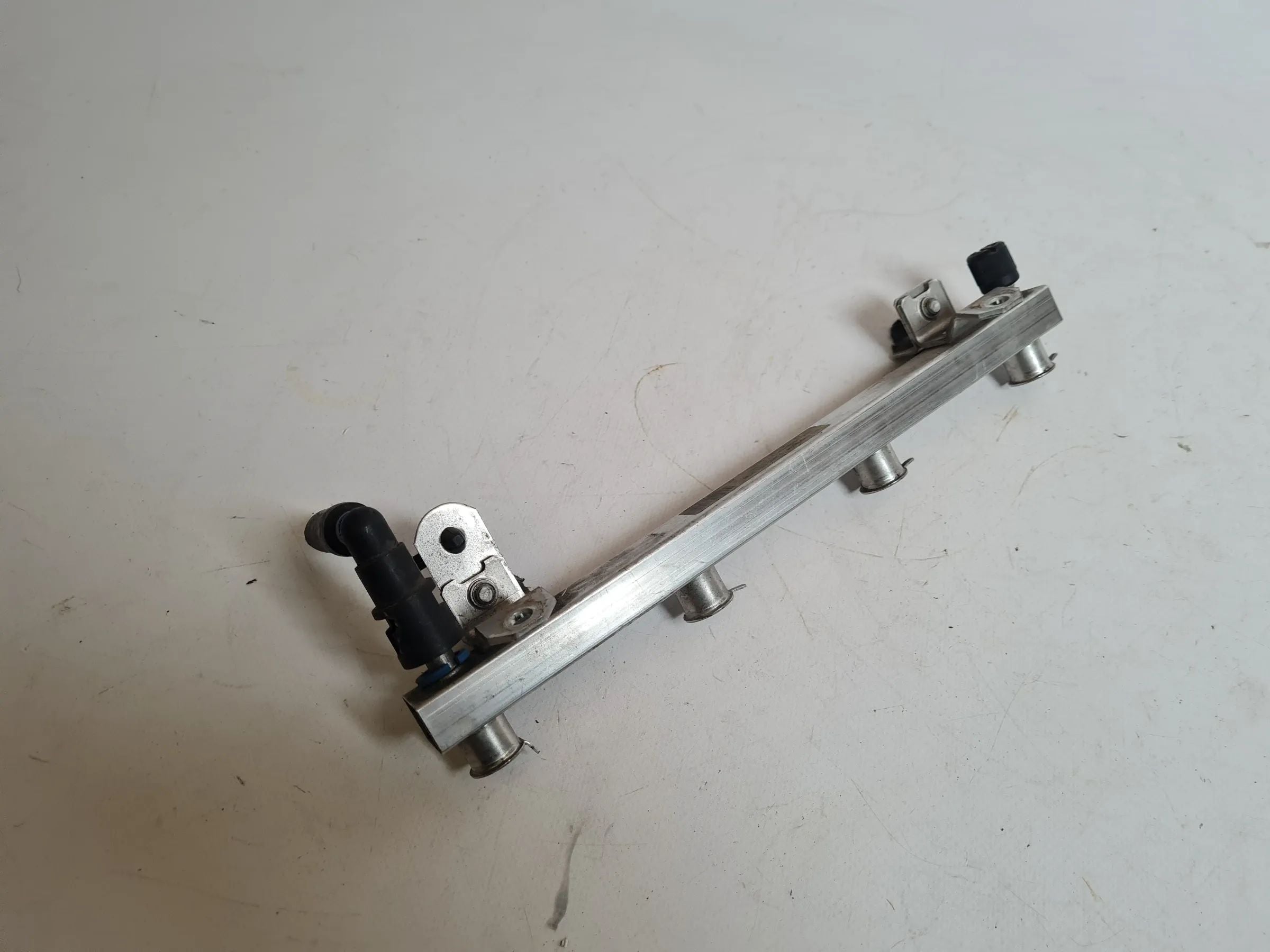 Original Opel Corsa D S07 Einspritzleiste 0208151208