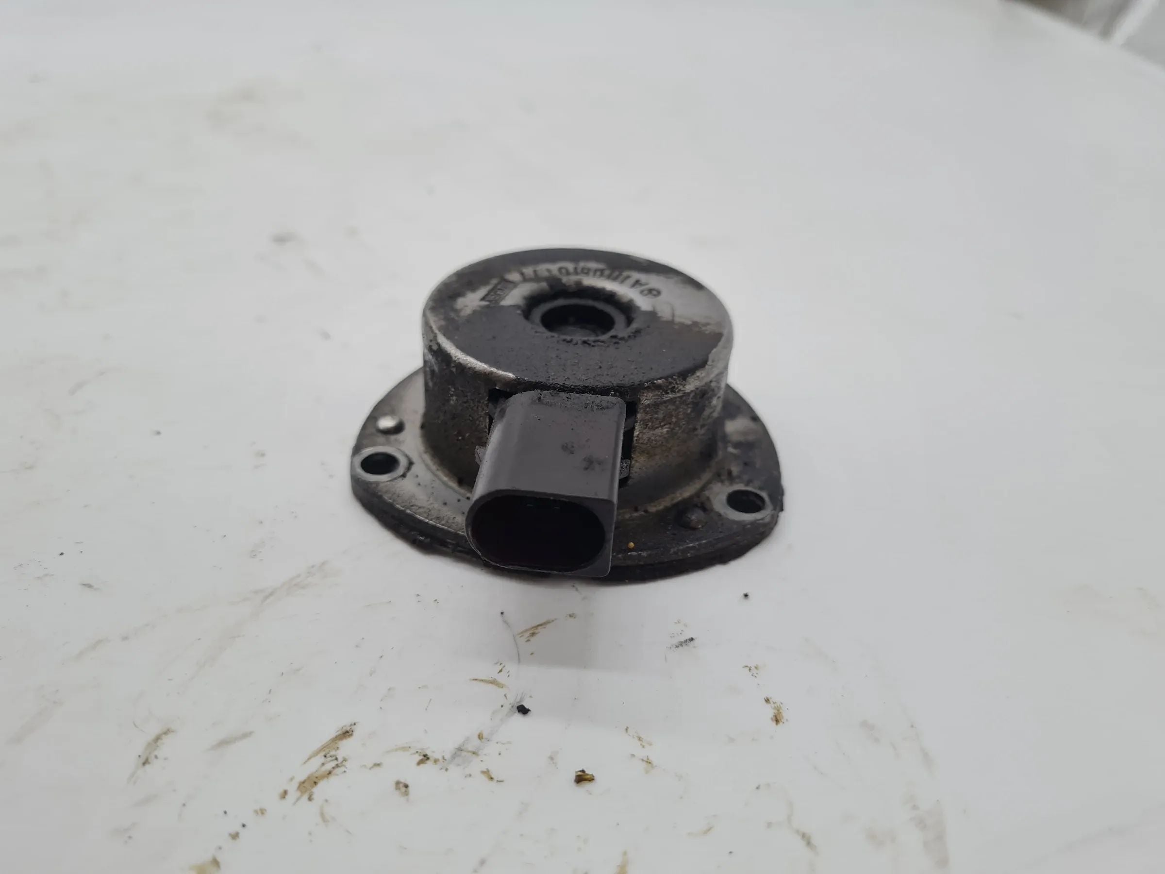 मूल मर्सिडीज़ C-क्लास CL203 सेंट्रल मैगनेट, कैमशाफ्ट एम्प्लीफायर A1110510177