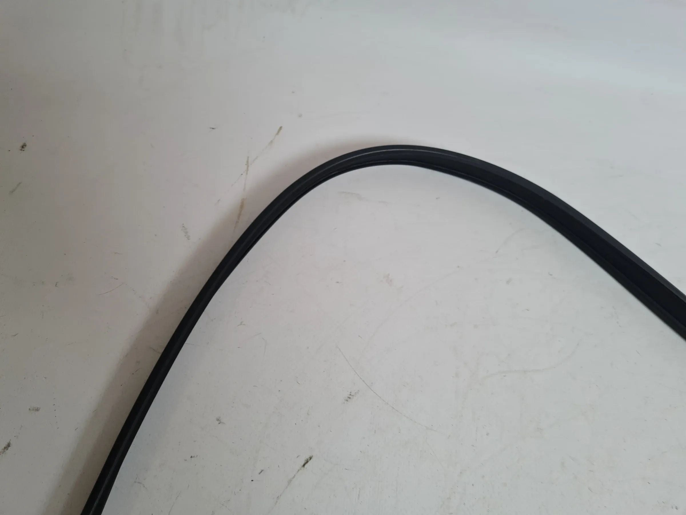 Original BMW 5 Series E39 Window Seal Door Left 51.21-8226861