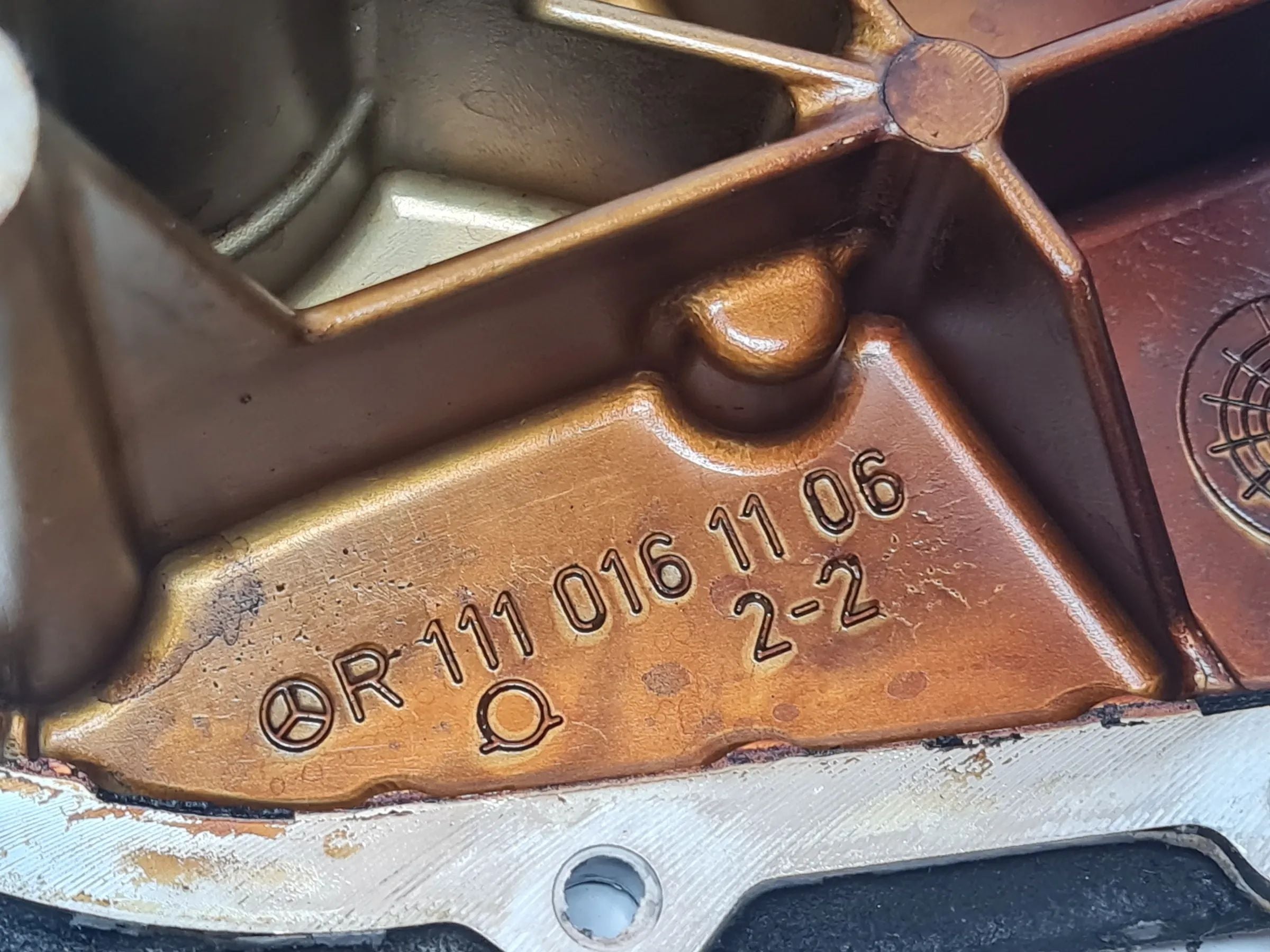 ฝาครอบหัวลูกเบี้ยว Mercedes C-Klasse CL203 ของแท้ M111.951 R1110161106