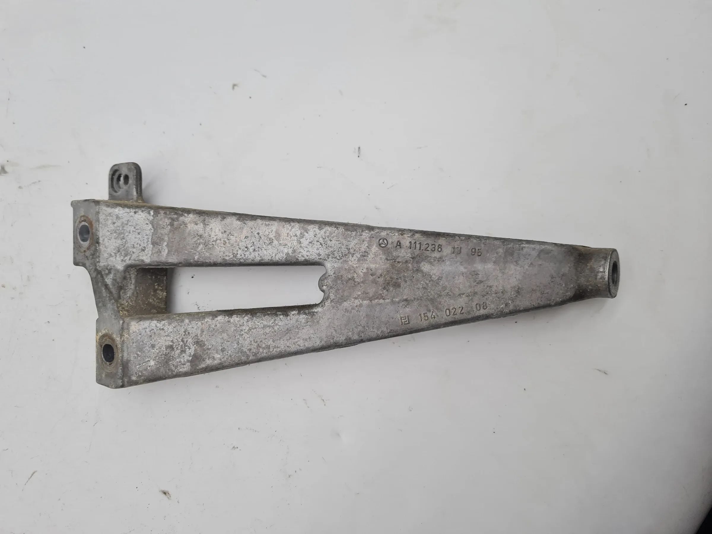 แท่นยึดมอเตอร์ Mercedes C-Klasse CL203 แท้ รุ่น A1112361395