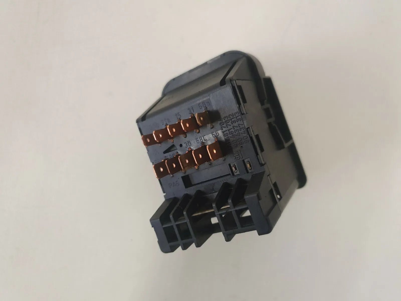純正 Opel Corsa B Tigra 90481764 ライトスイッチ 中古パーツ