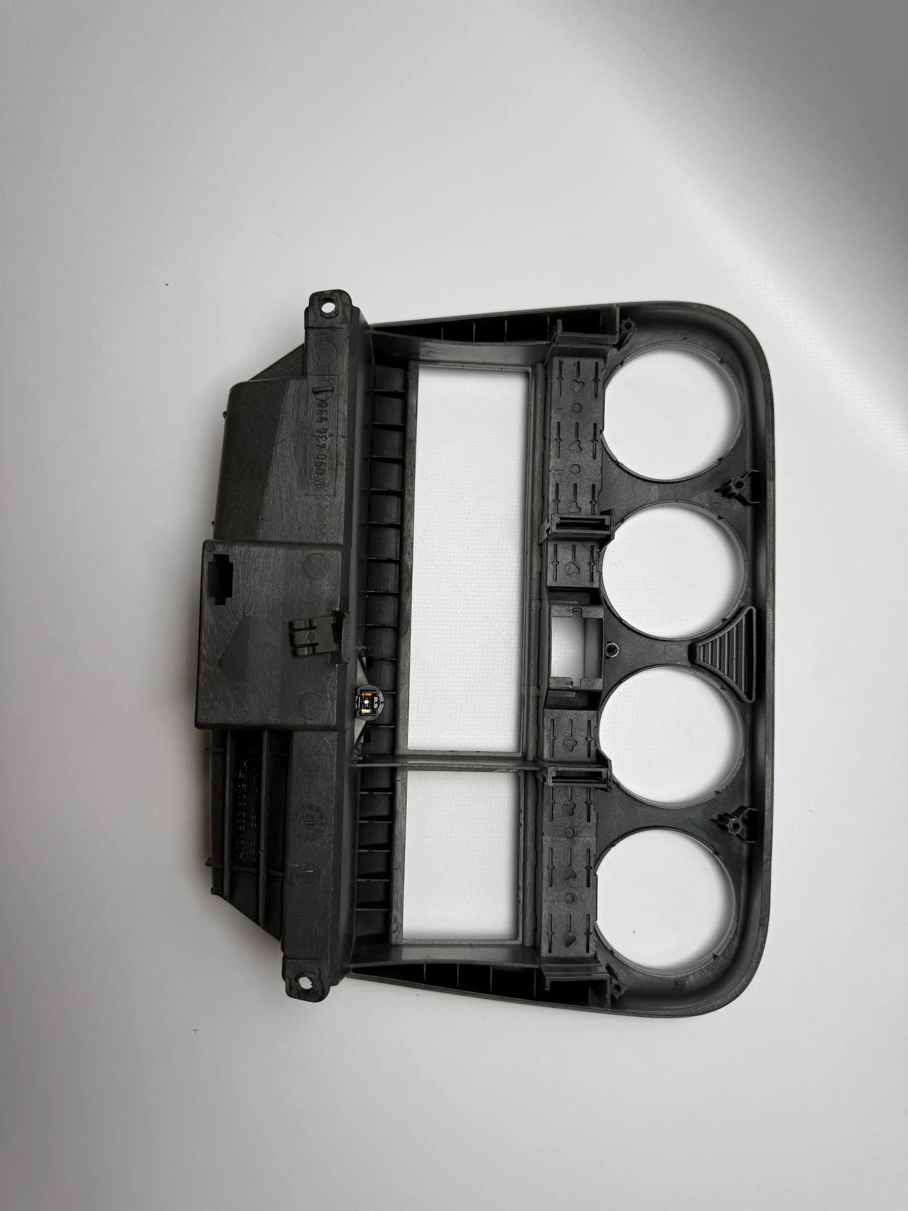 Оригинальная накладка облицовки центральной консоли Opel Омега 090436998