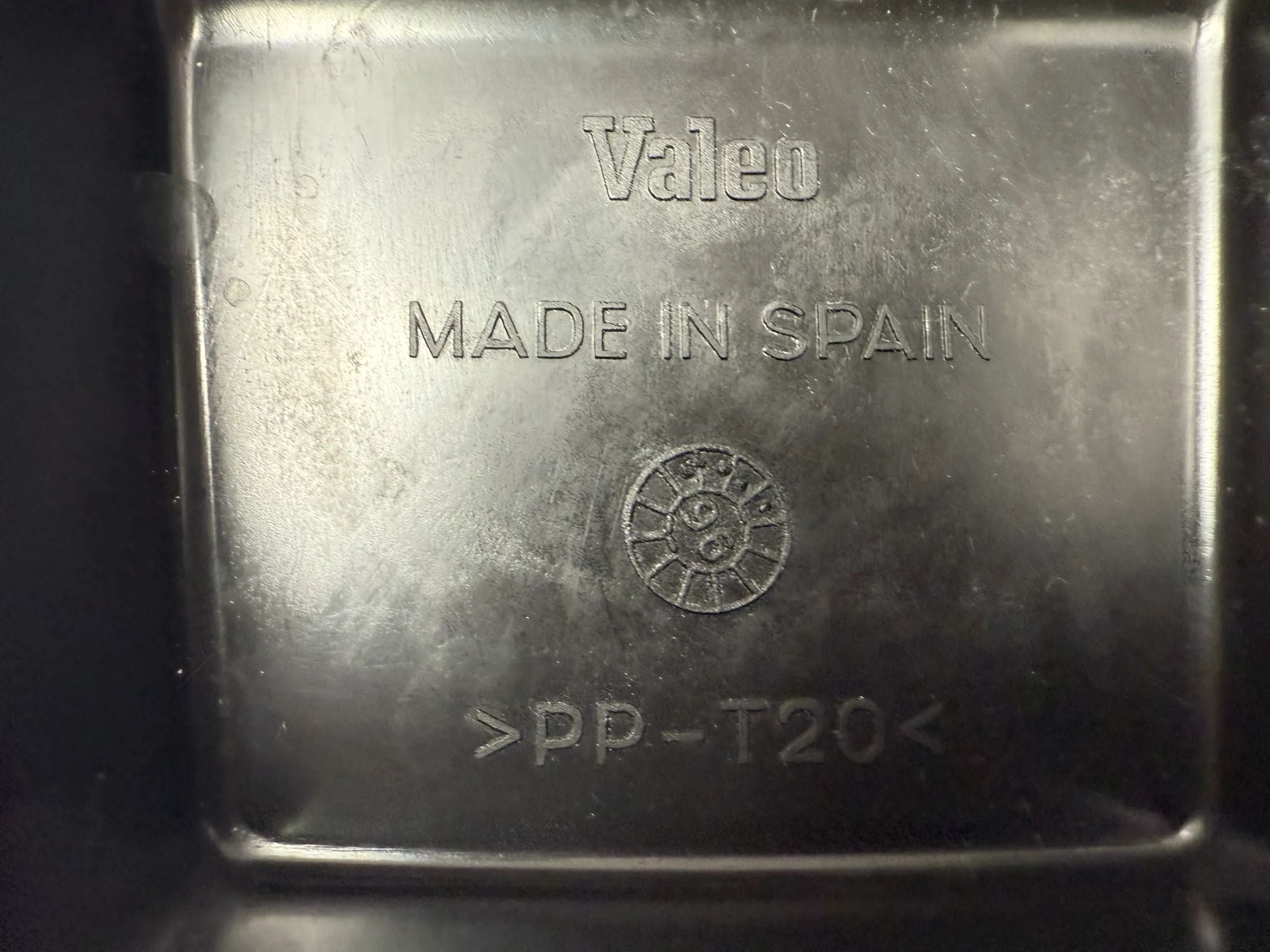 純正Audi VW Seat A80 ヘッドライトカバー 304451102 / 20-5365C