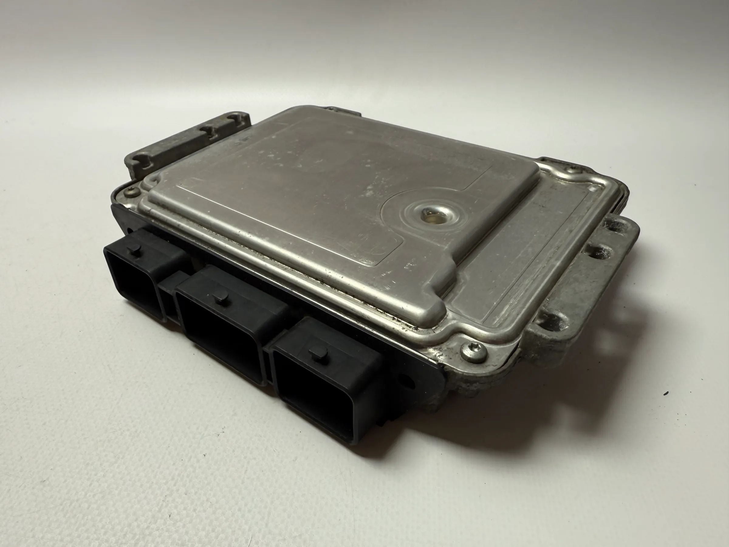 Originele Renault Megane Motorbesturingseenheid ECU 8200310863 / 0281011549