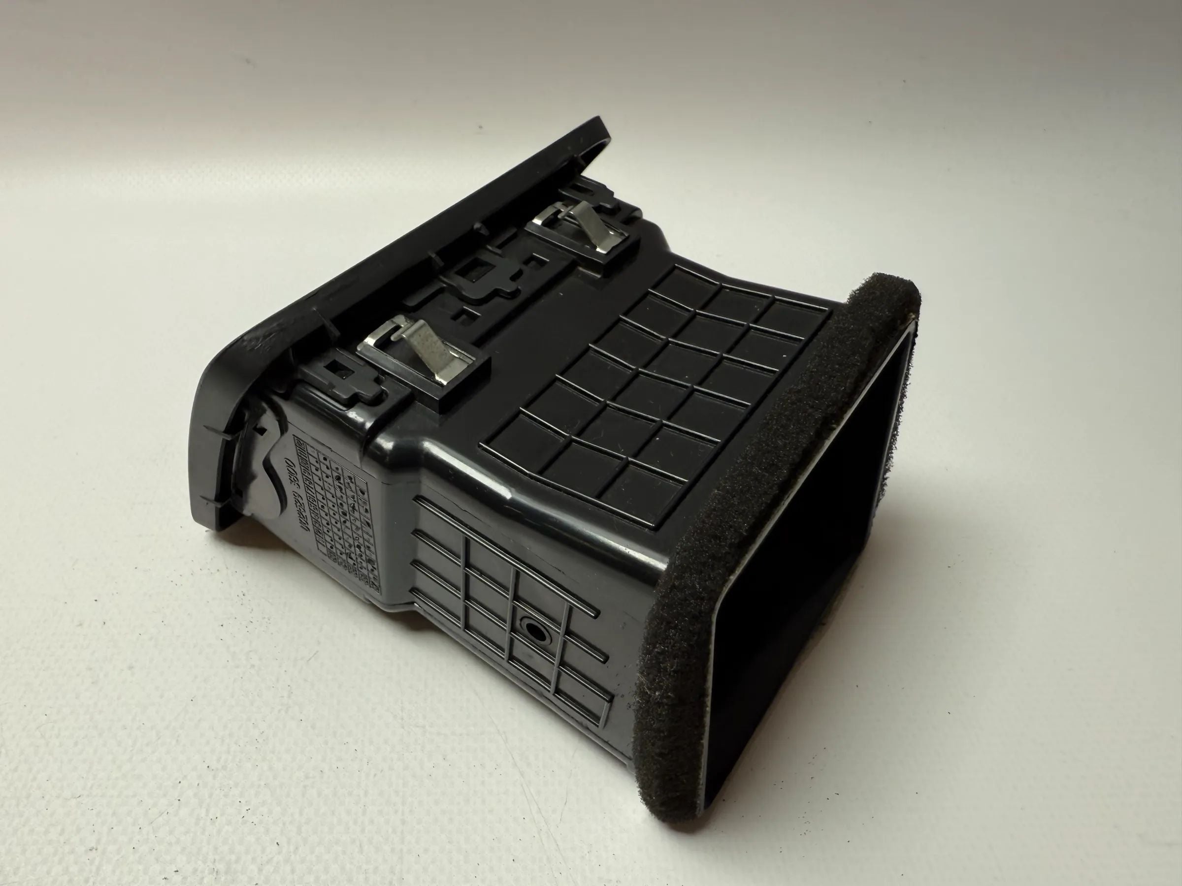 Original Hyundai Tucson air vent ventilation grille left 97480-2E000 / JM 97 301A 