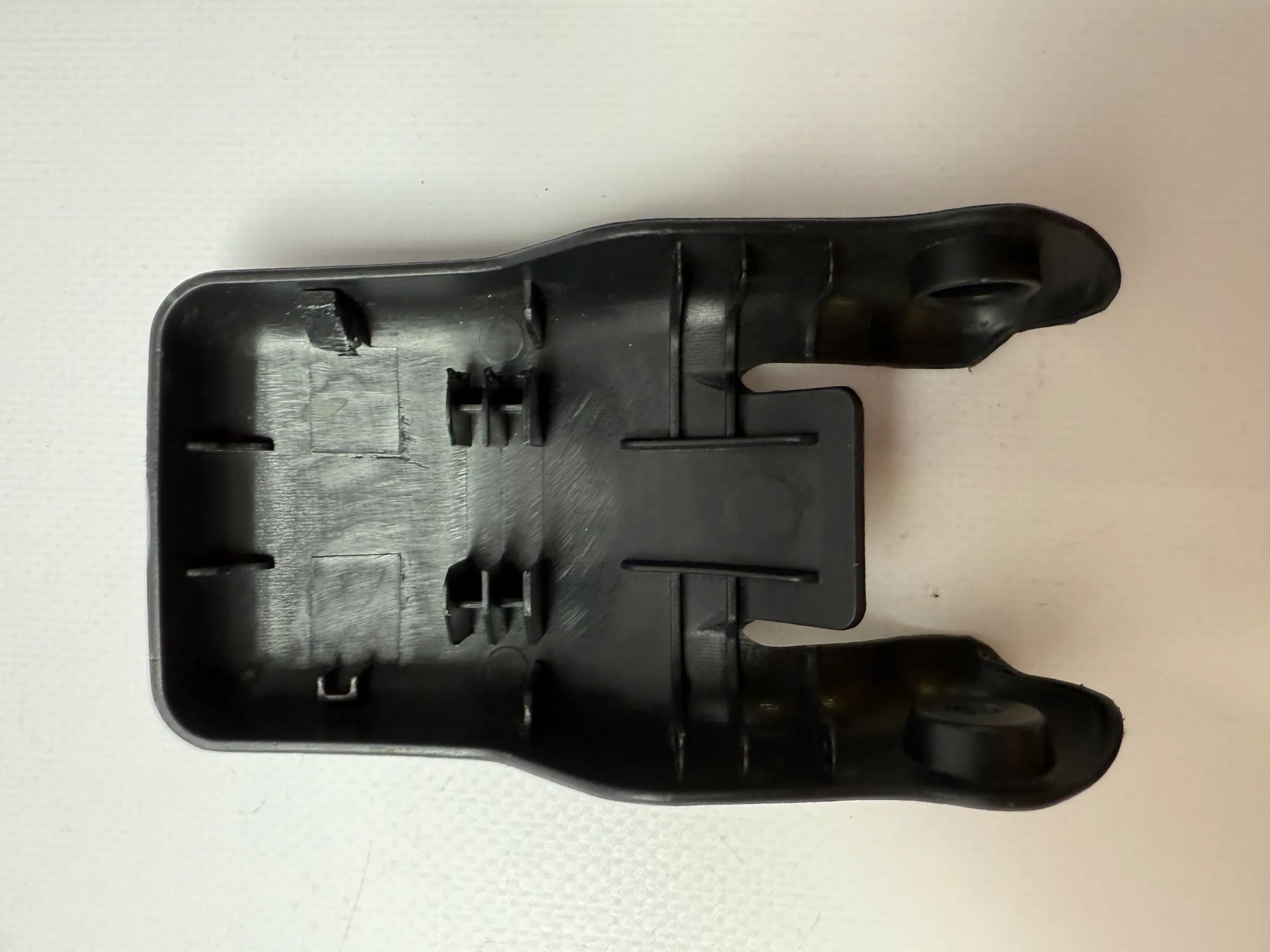 อะไหล่แท้ Hyundai Tucson ฝาปิดบานพับเบาะ 89137-2E000-U7