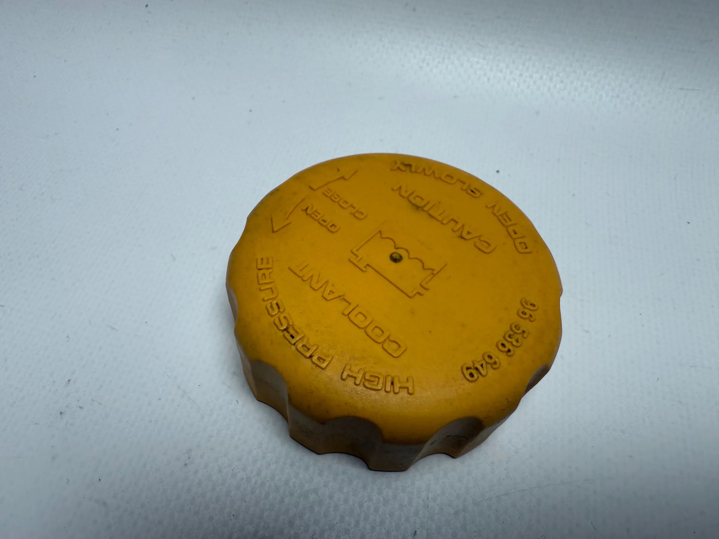 Оригинальная крышка радиатора и крышка расширительного бачка Opel Saab 96536649 Auto-veritas