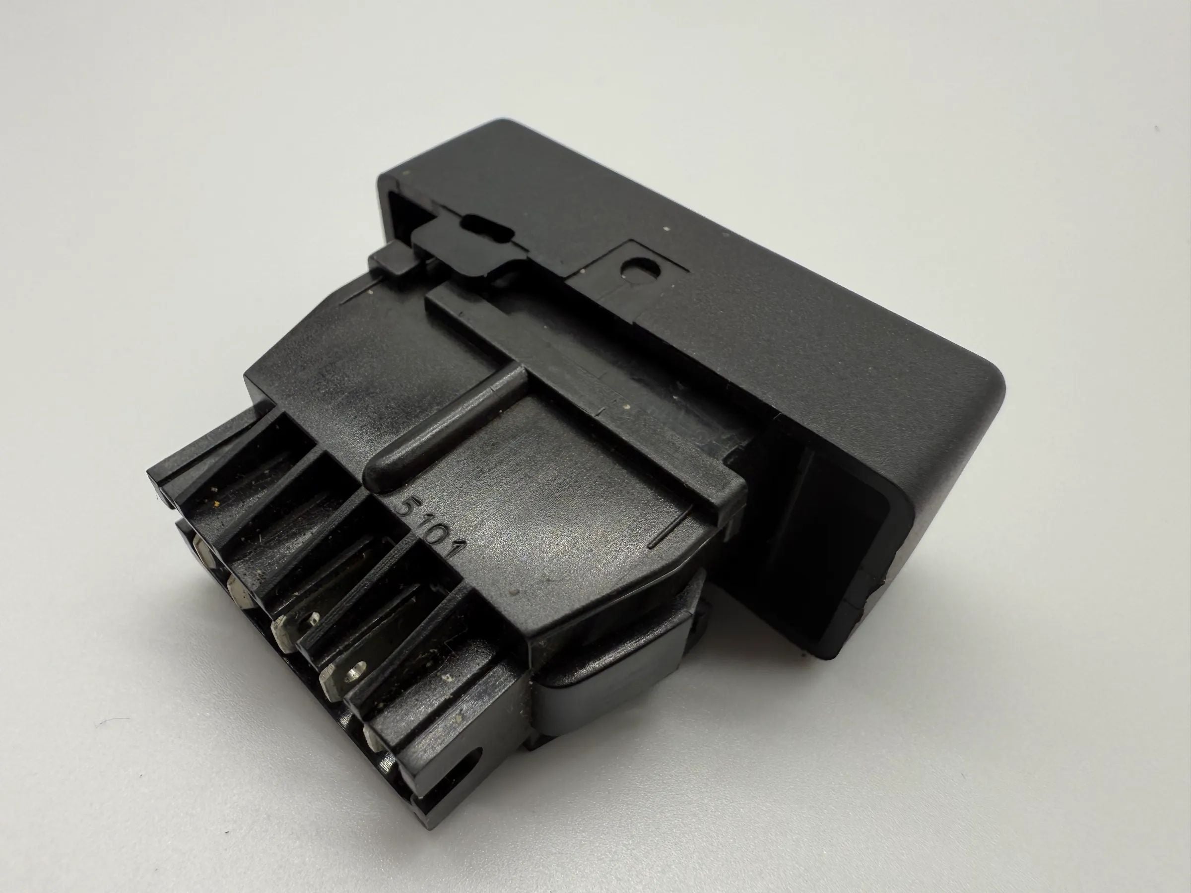 Oryginalny przełącznik ogrzewania tylnej szyby Renault 19 II/III Cabrio DAV 7700817338