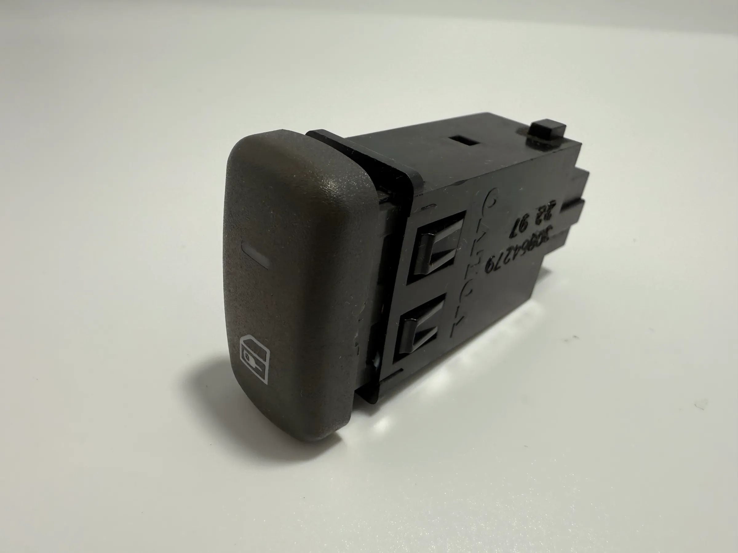 อะไหล่แท้ Volvo V40 S40 สวิตช์ล็อครถกลางประตูหน้า ซ้าย TRW 30864279