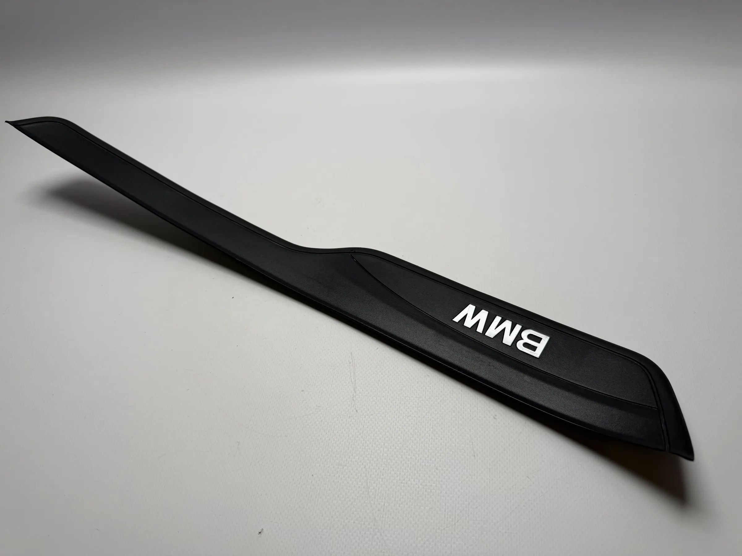 Оригинальная накладка порога двери левая BMW E90 / E91 51477060285