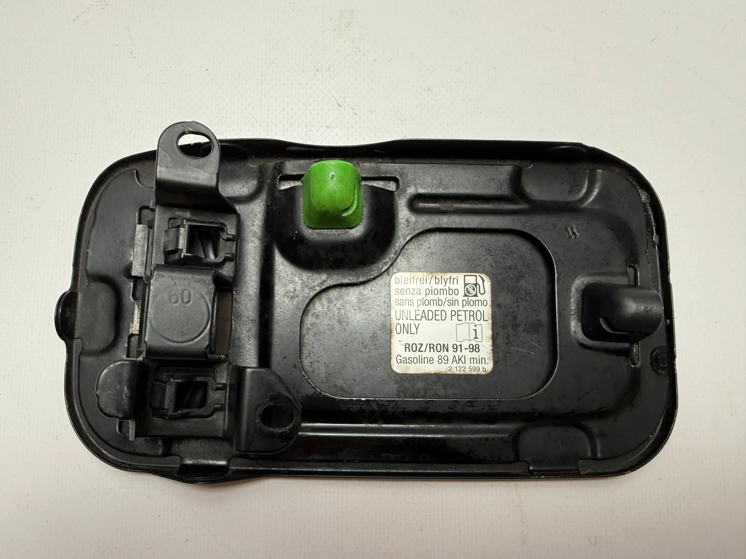 Originele BMW 528i Touring 1997-2000 Brandstofklep Zwart 1970450