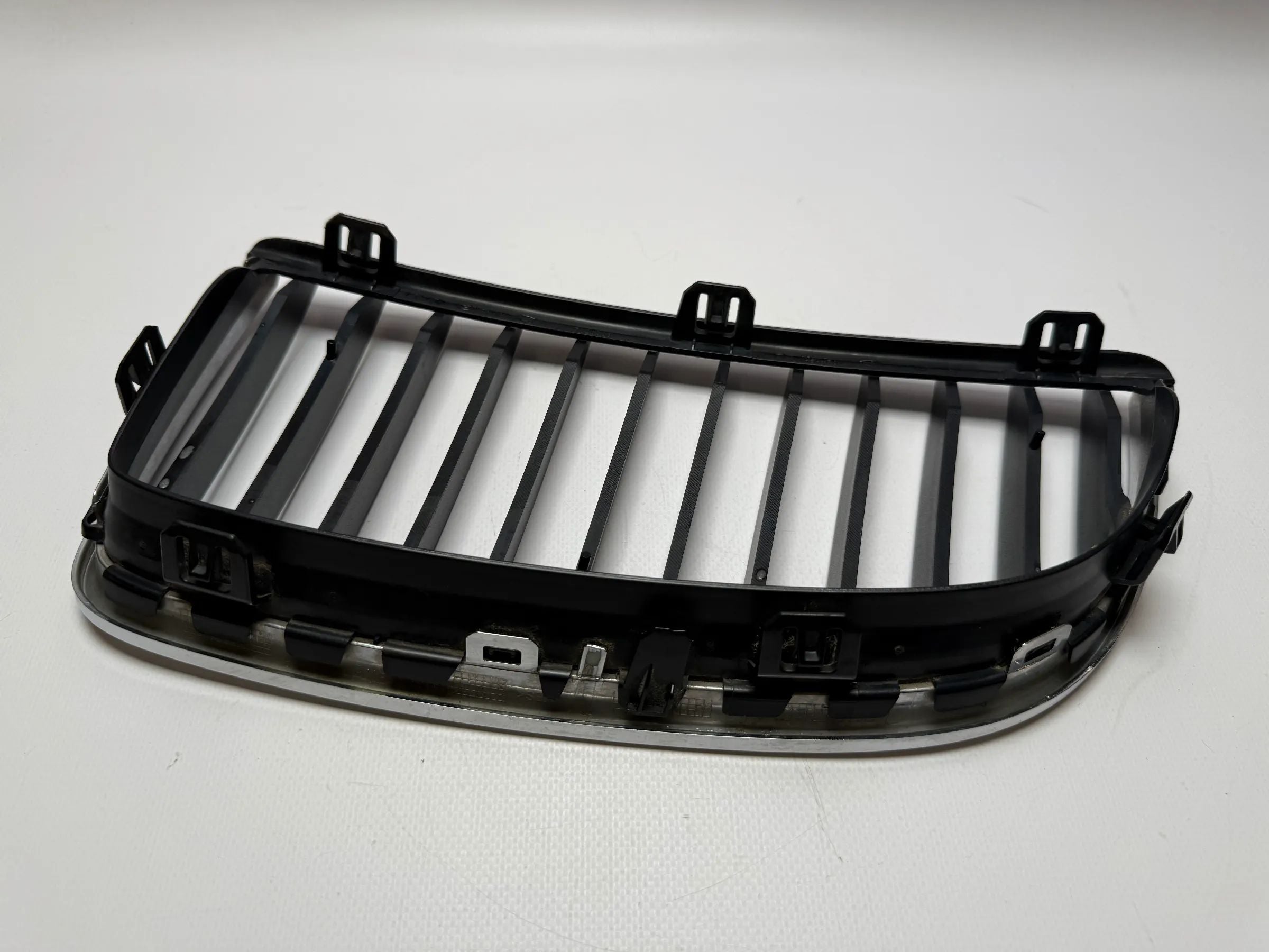 อะไหล่แท้ BMW 3er Touring E91 กระจังหน้า ขวา 7120008