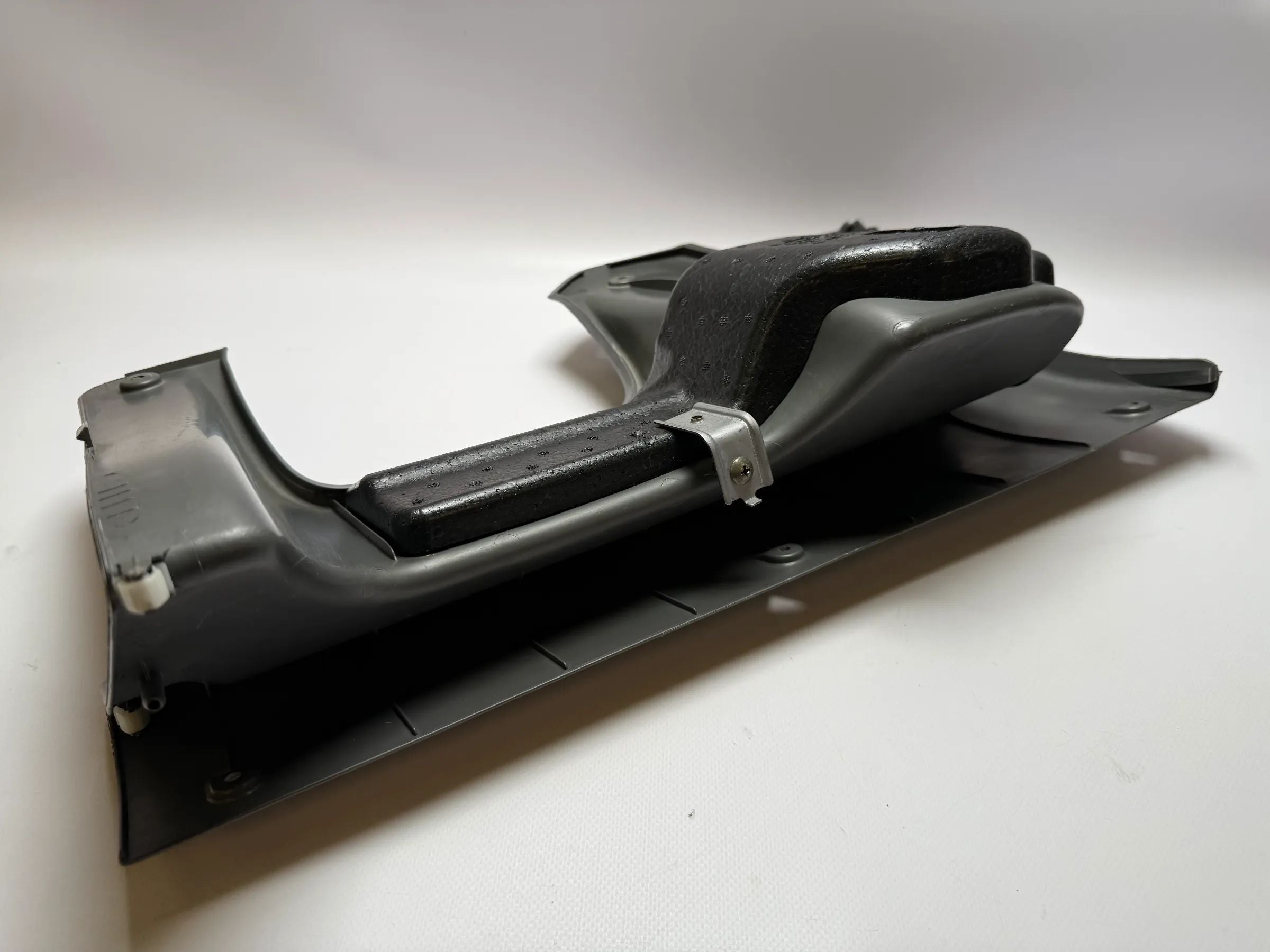 Vano portaoggetti console centrale con supporto senza viti 7381283E00 Opel Agila 1.0 12