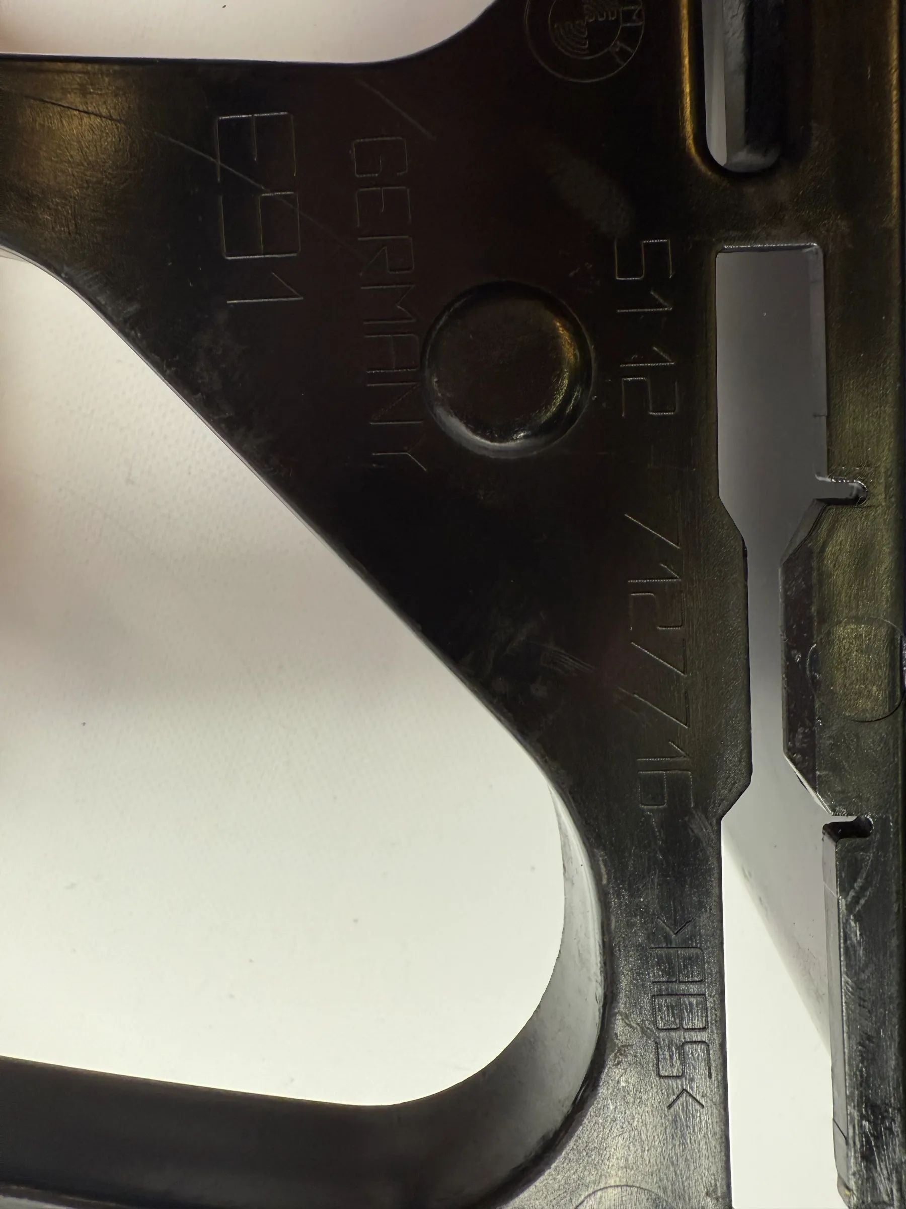 Оригинальный держатель бампера BMW E90 / E91 правый 51127127716