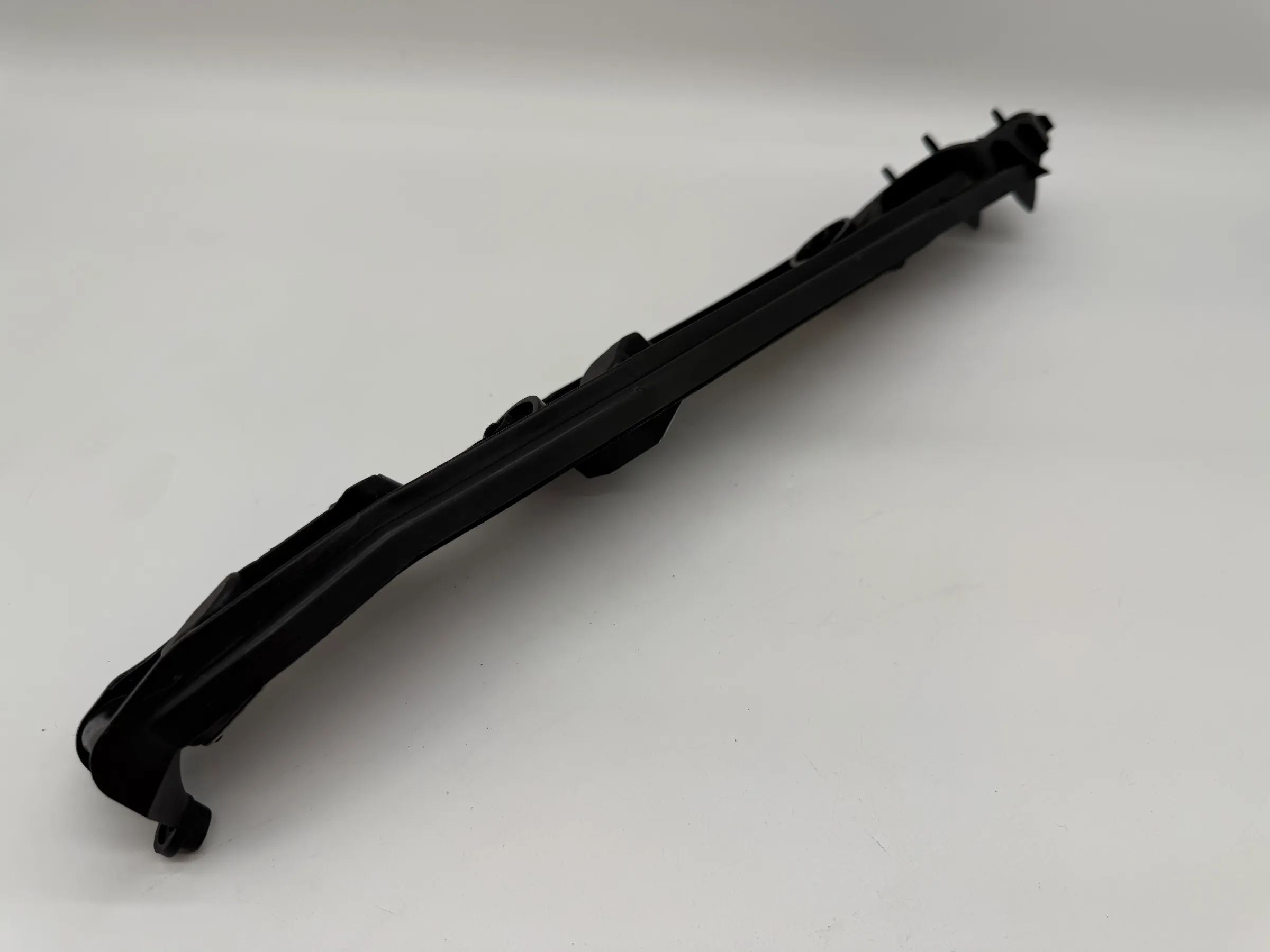 อะไหล่แท้ Opel Corsa C ไฟท้าย ขายึดโคมขวา Valeo 09114337