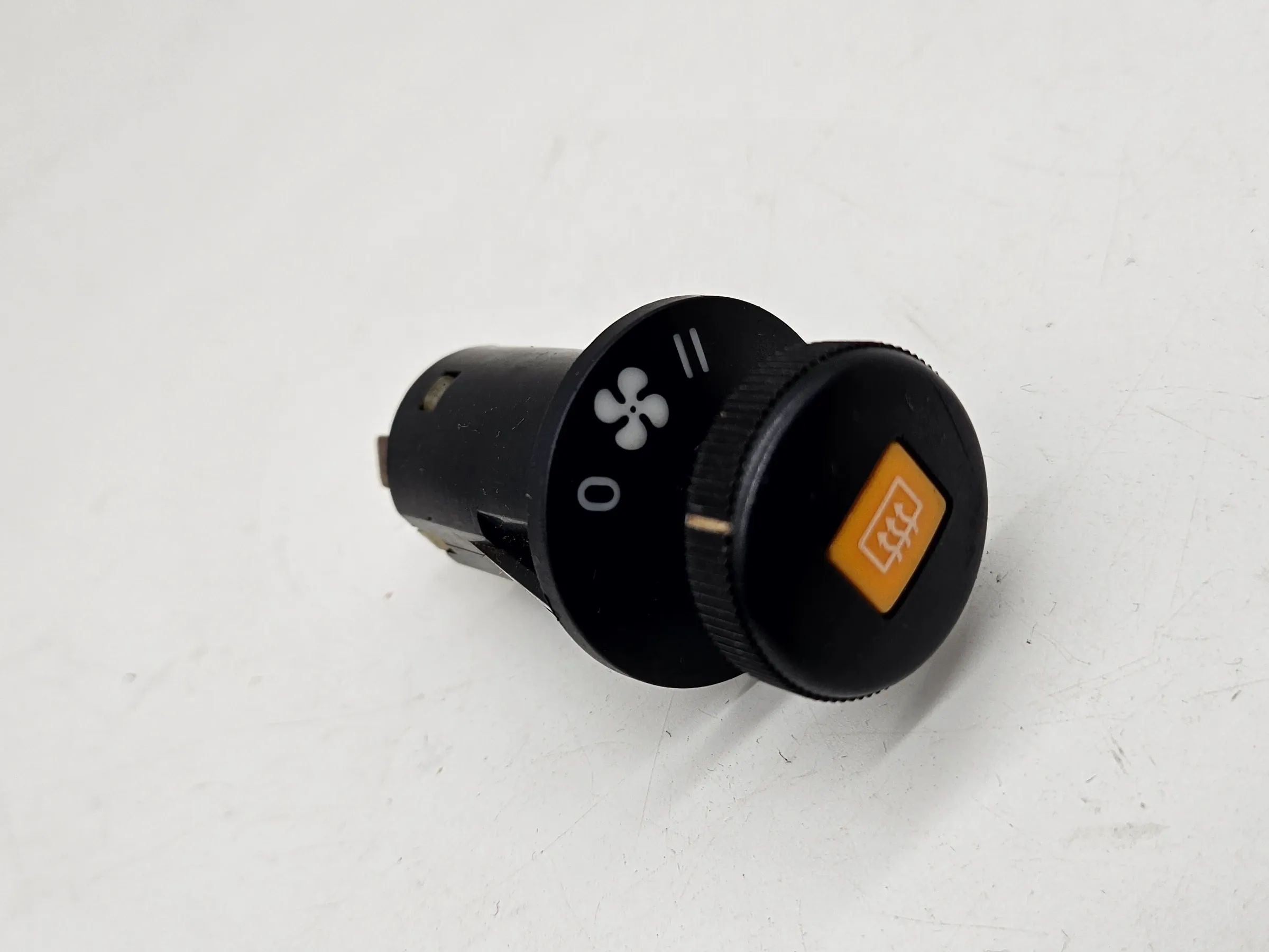 純正 Opel Corsa A Kadett D リアヒータースイッチ 90069091 中古オールドタイマー