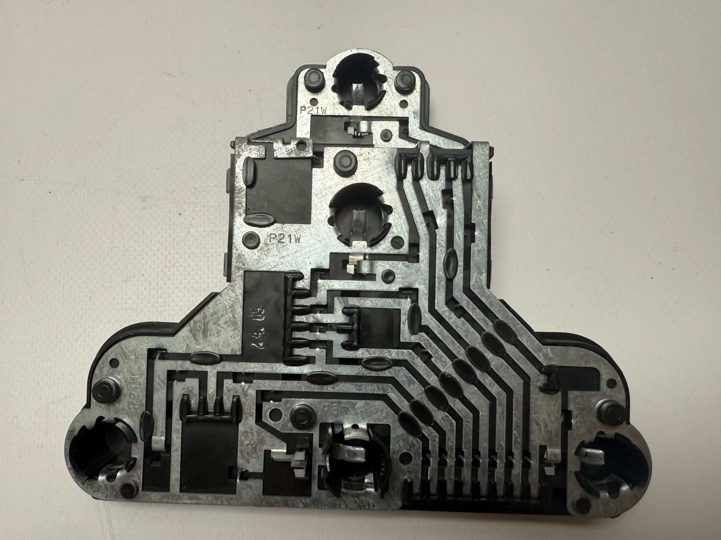 Оригинальный держатель лампы заднего фонаря VW Гольф 3 (VR6 GTI) 1H6 945 257