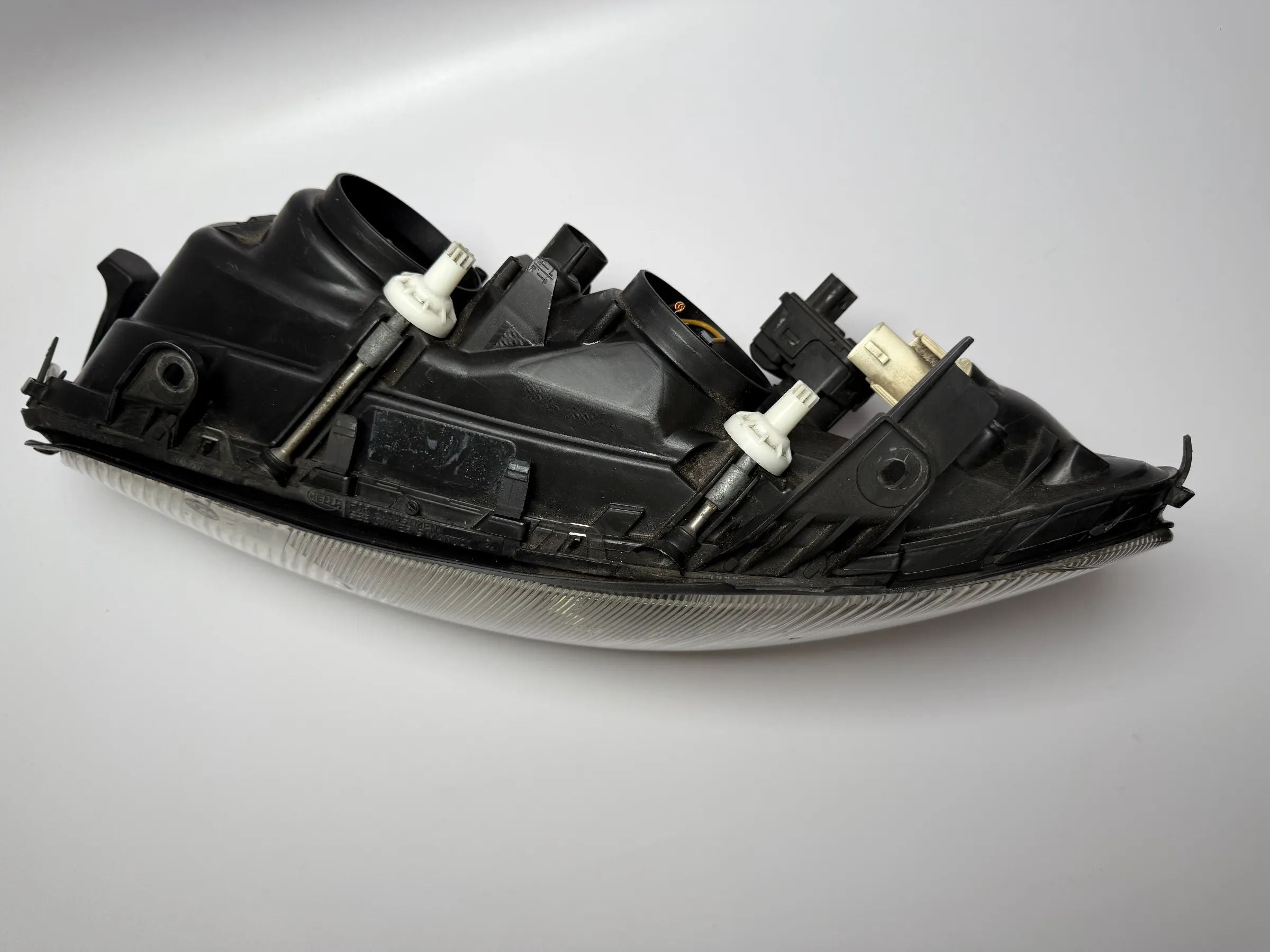 Ópticas dianteiras principais originais Opel Omega B1 1998 com ajuste faróis à esquerda Hella 15443500