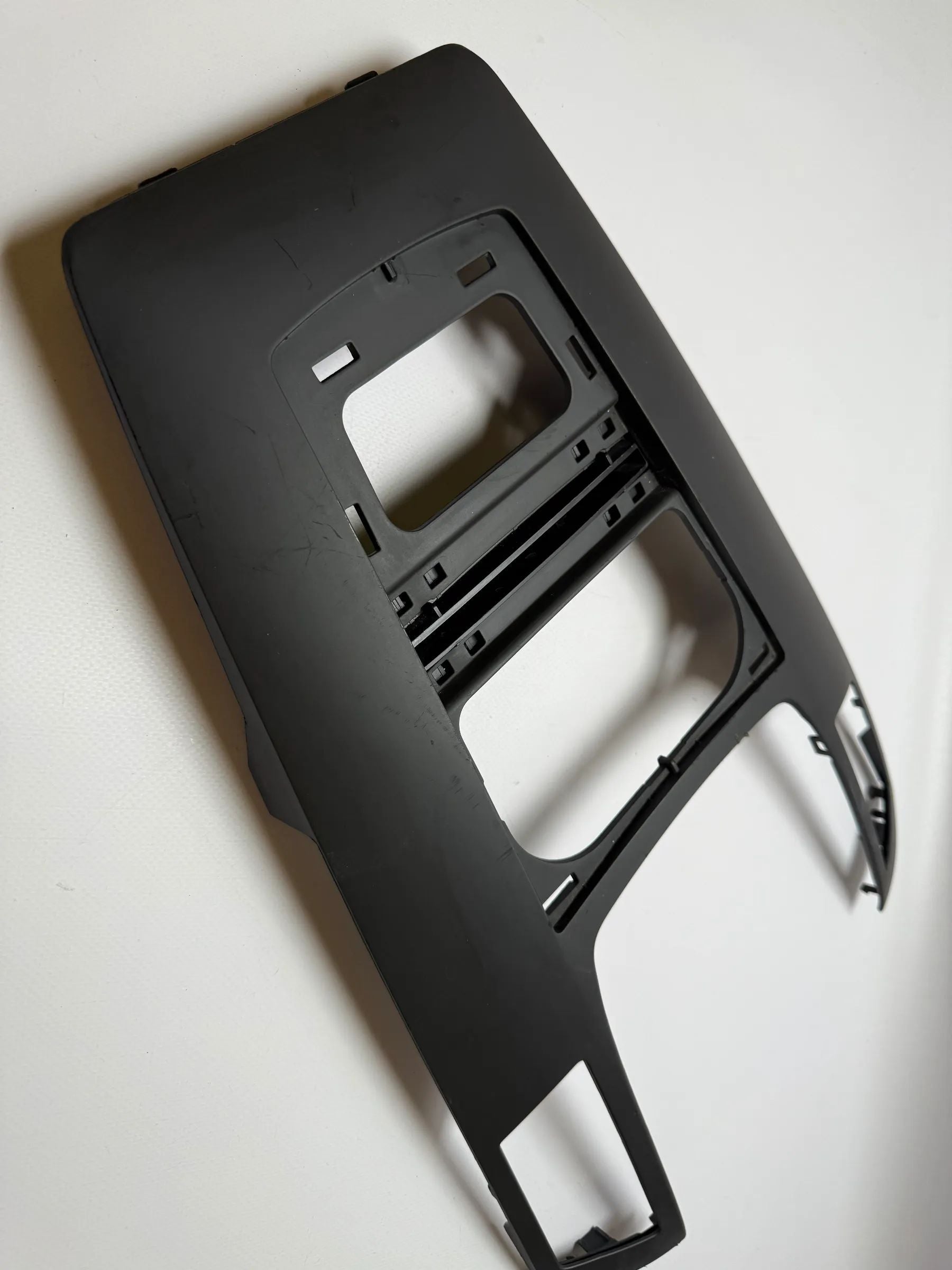 Оригинальная облицовка панели приборов Опель Зафира Б 13150253