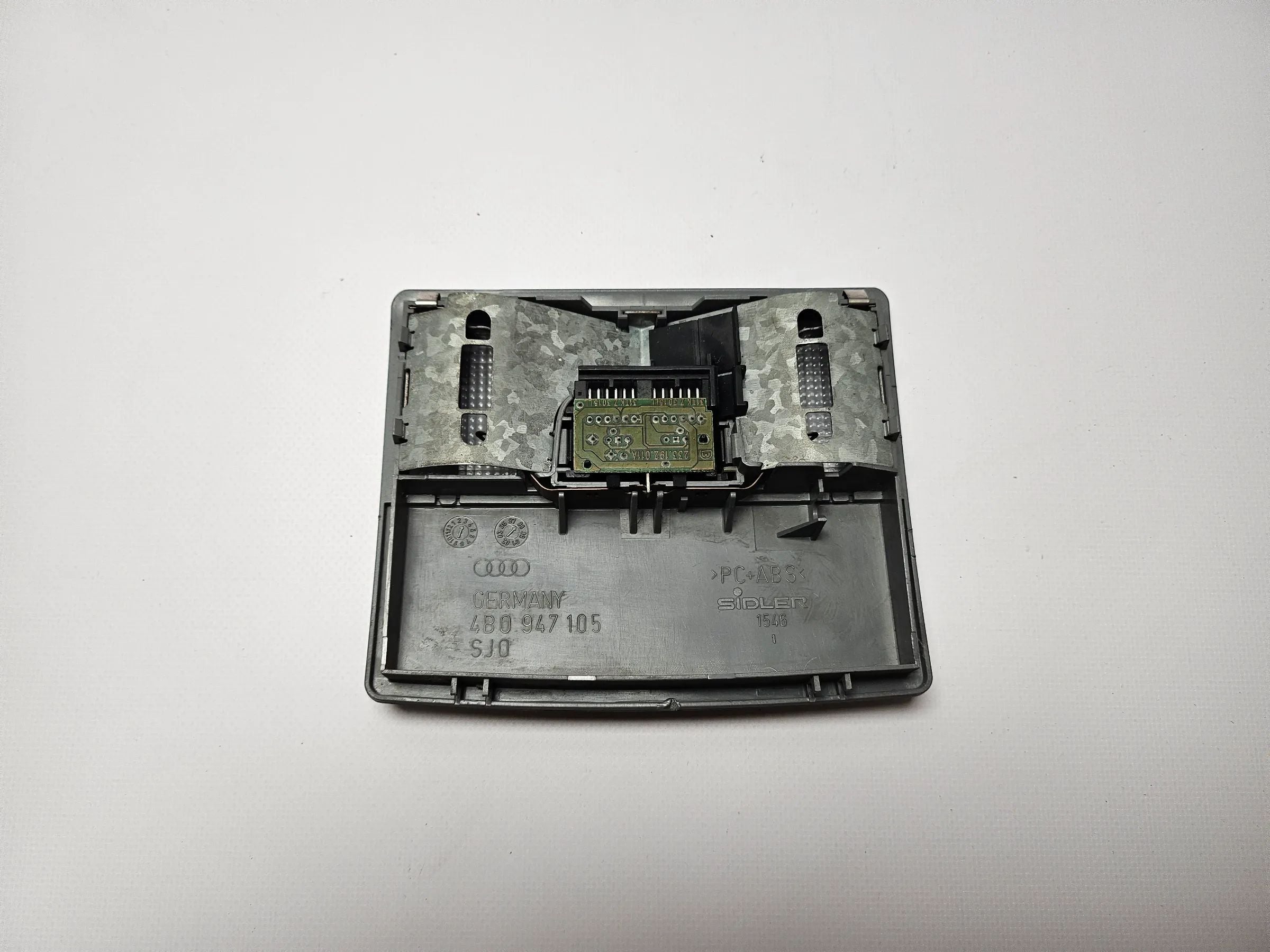 Audi A6 4B C5 A8 4D Luz interior lámpara de lectura iluminación 4B0947105