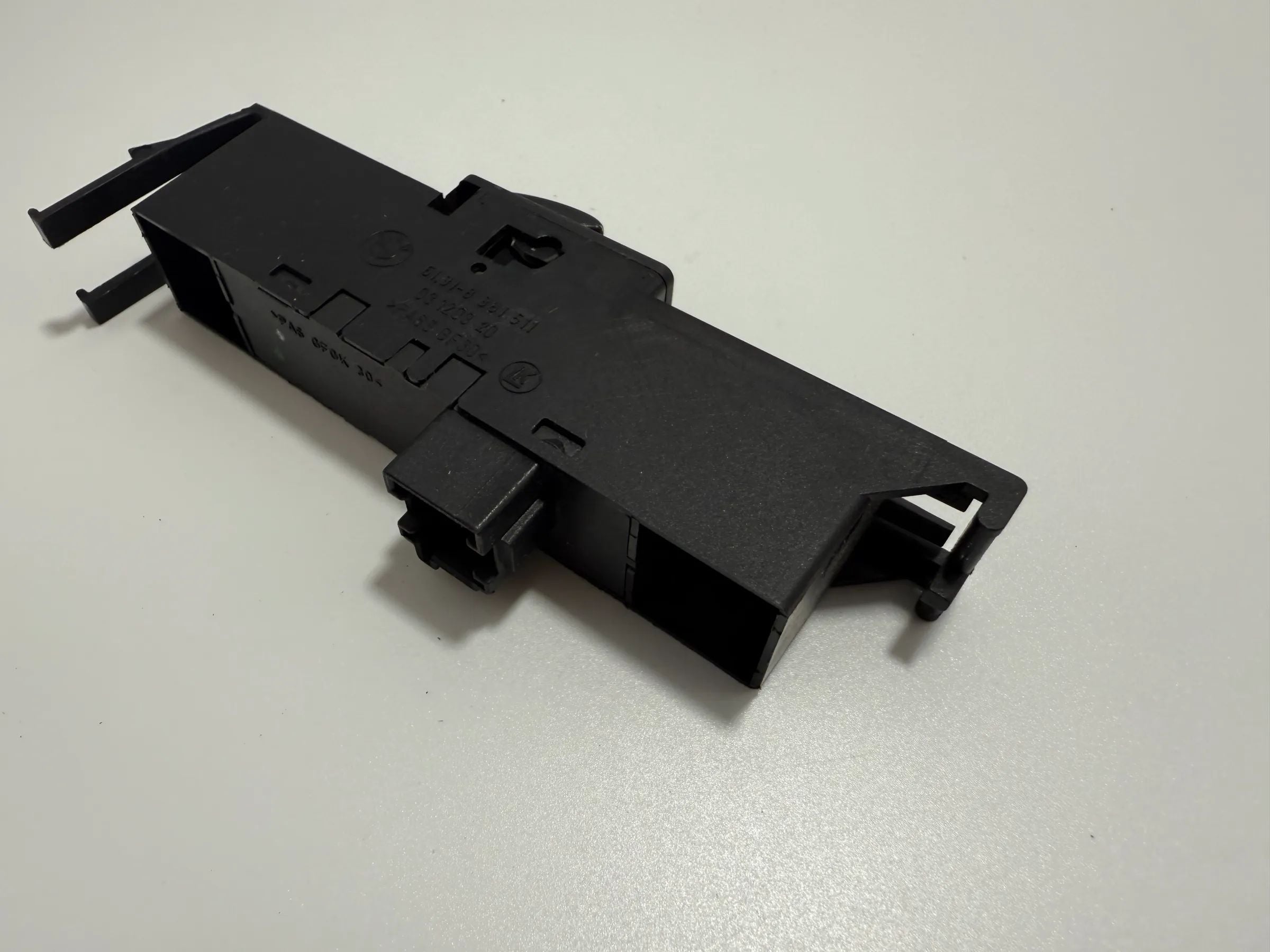 Оригинальный переключатель кнопки стеклоподъемника BMW 3 серии (E46) передний левый 61.31-8 381 511