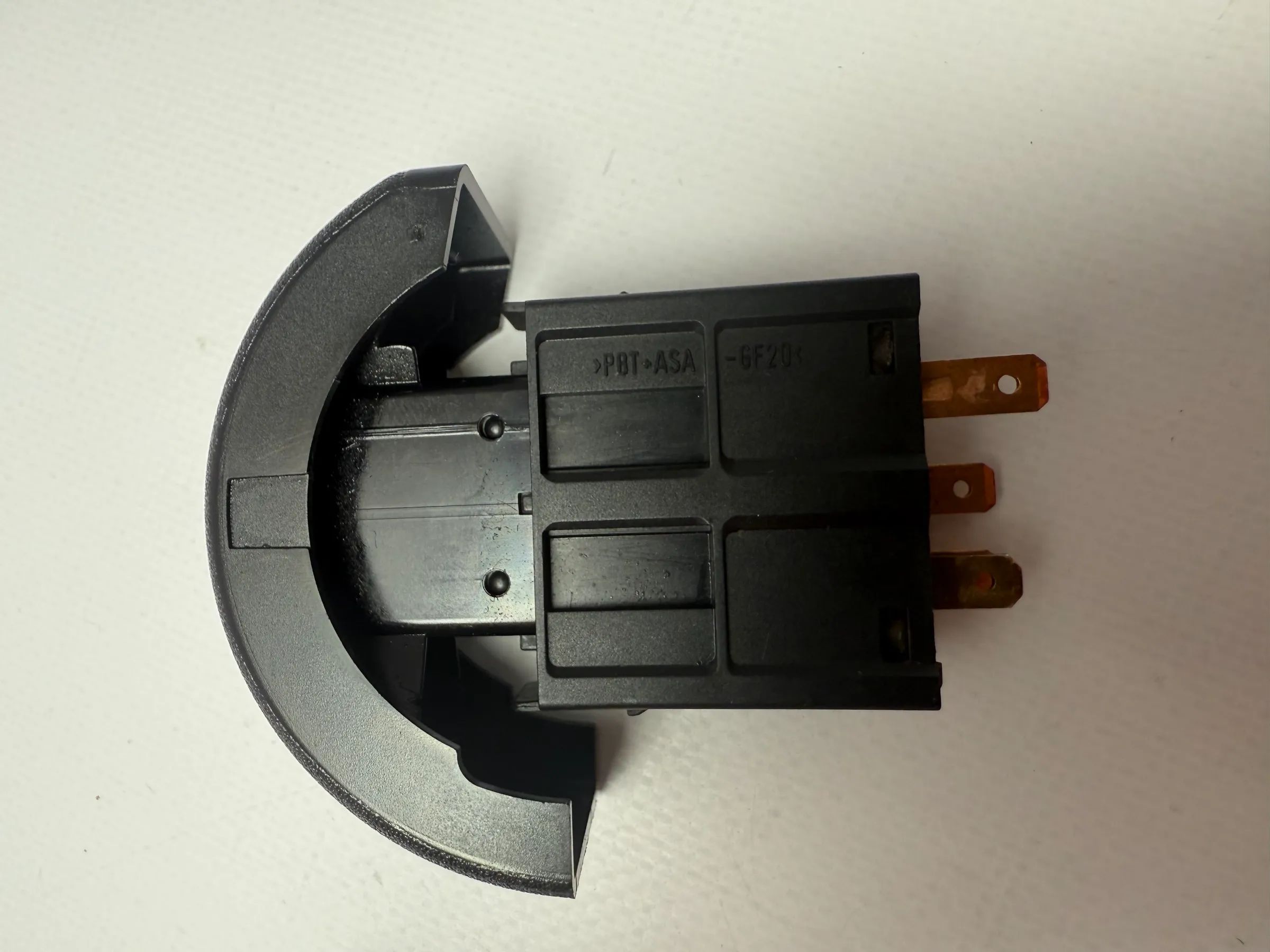 Оригинальный переключатель аварийной сигнализации Opel Astra G в передней вентиляционной решетке 09131728