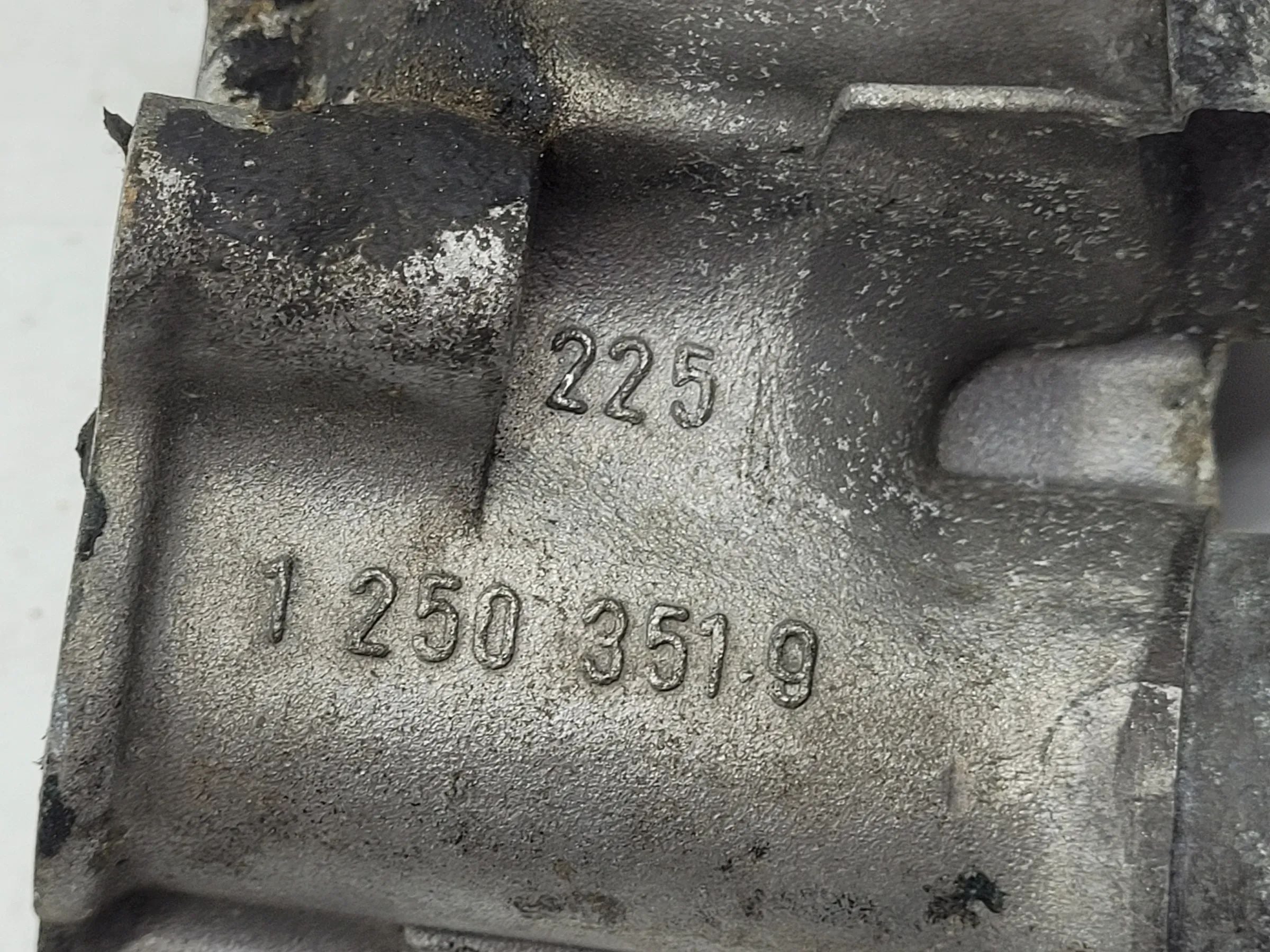 BMW 5er E28 E34 6er E24 7er E23E32 Thermostatgehäuse Thermostat 1710959 1250351