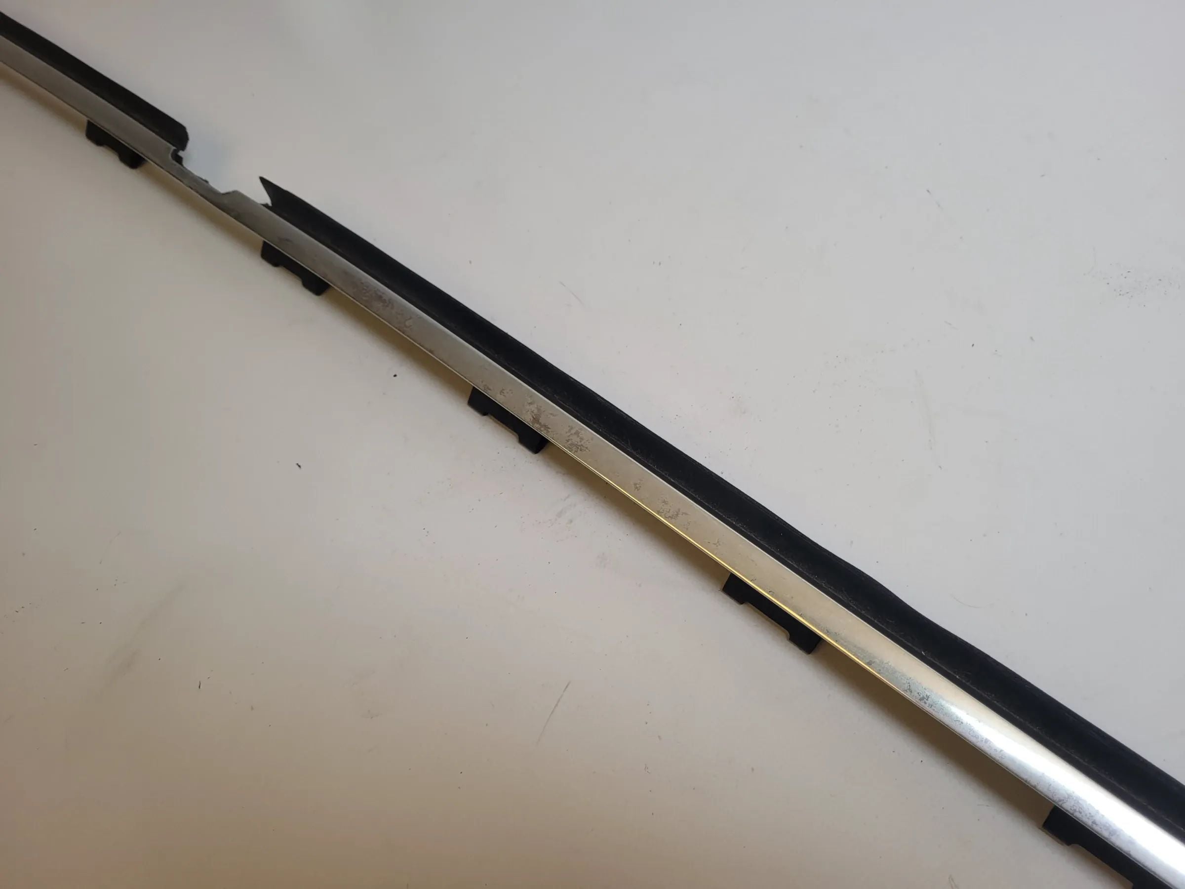 BMW 5er Touring E39 Chrom Leiste Dichtung Hinten Links 51.22-8185817 Original