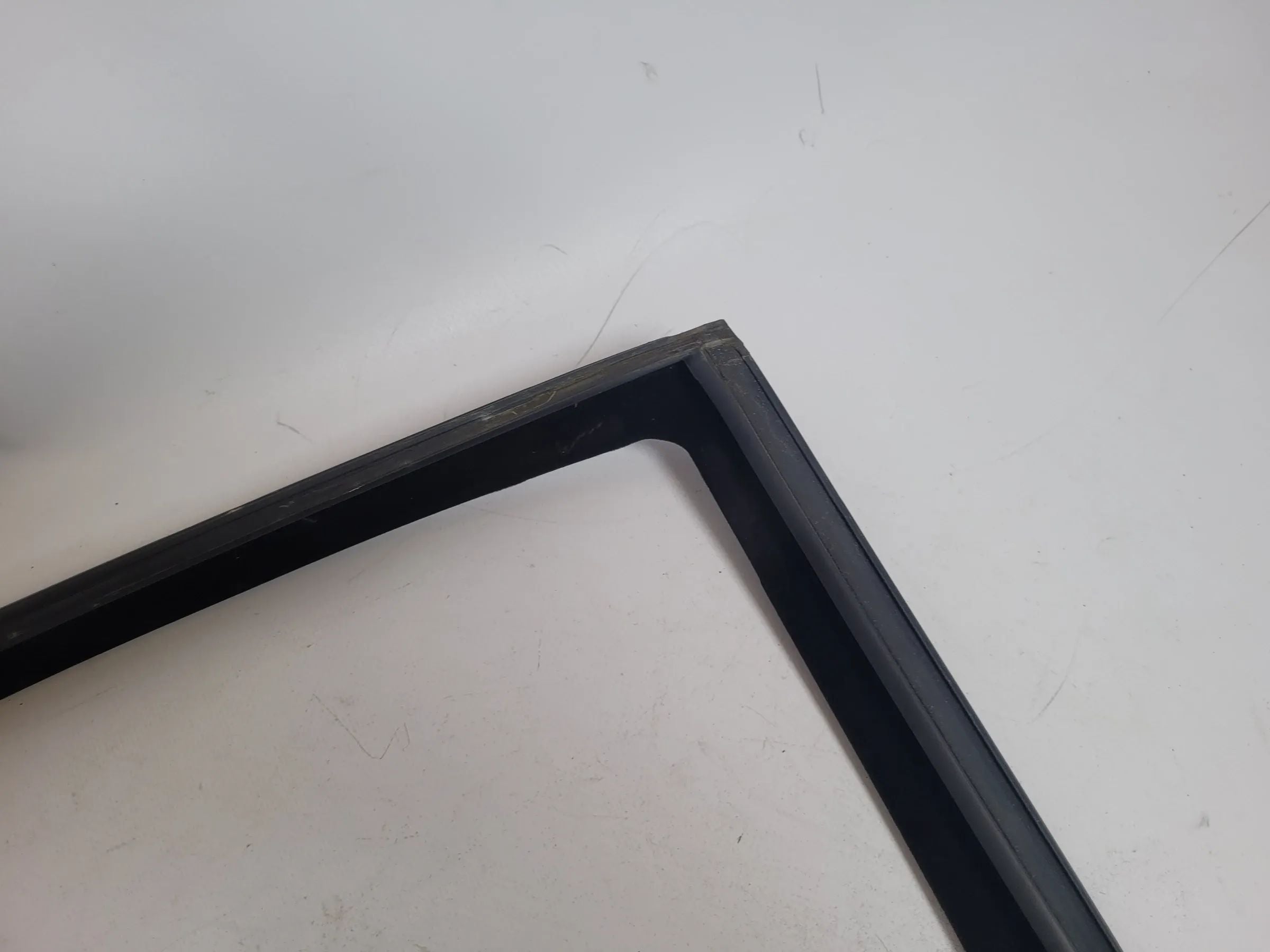 BMW 5er Touring E39 Dichtung Fensterführung Rechts Hinten Innen (Original)