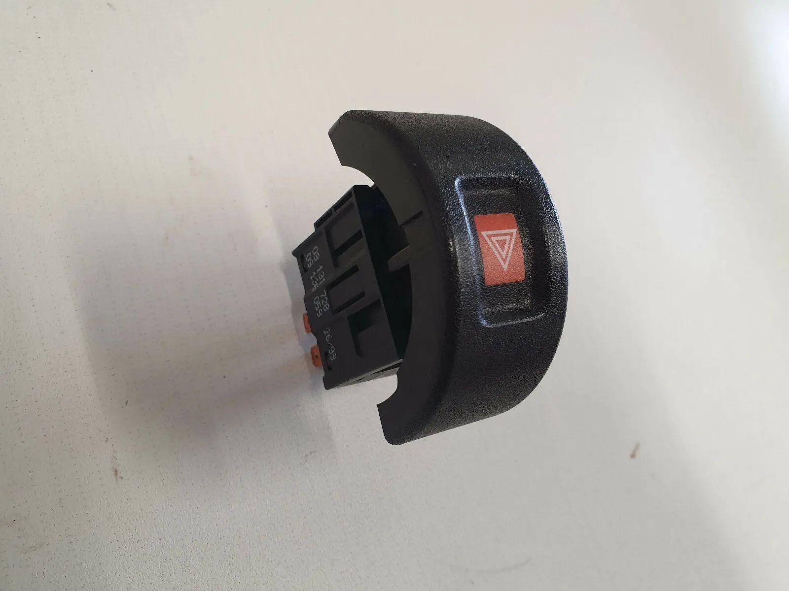 Interrupteur de Feux de Détresse Opel Astra G 09131728 K28